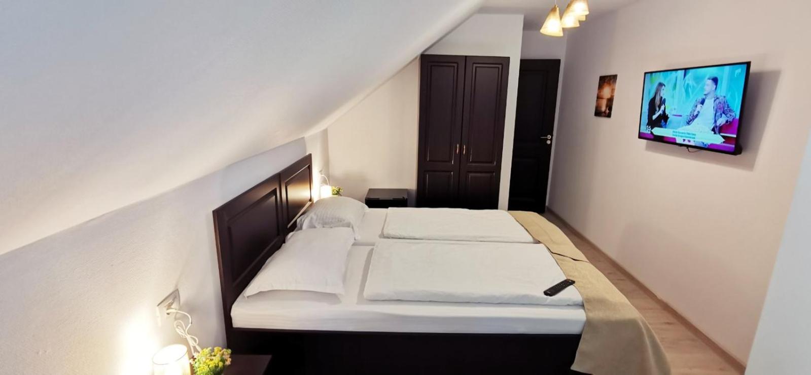 Deluxe Double or Twin Room - Photo 2