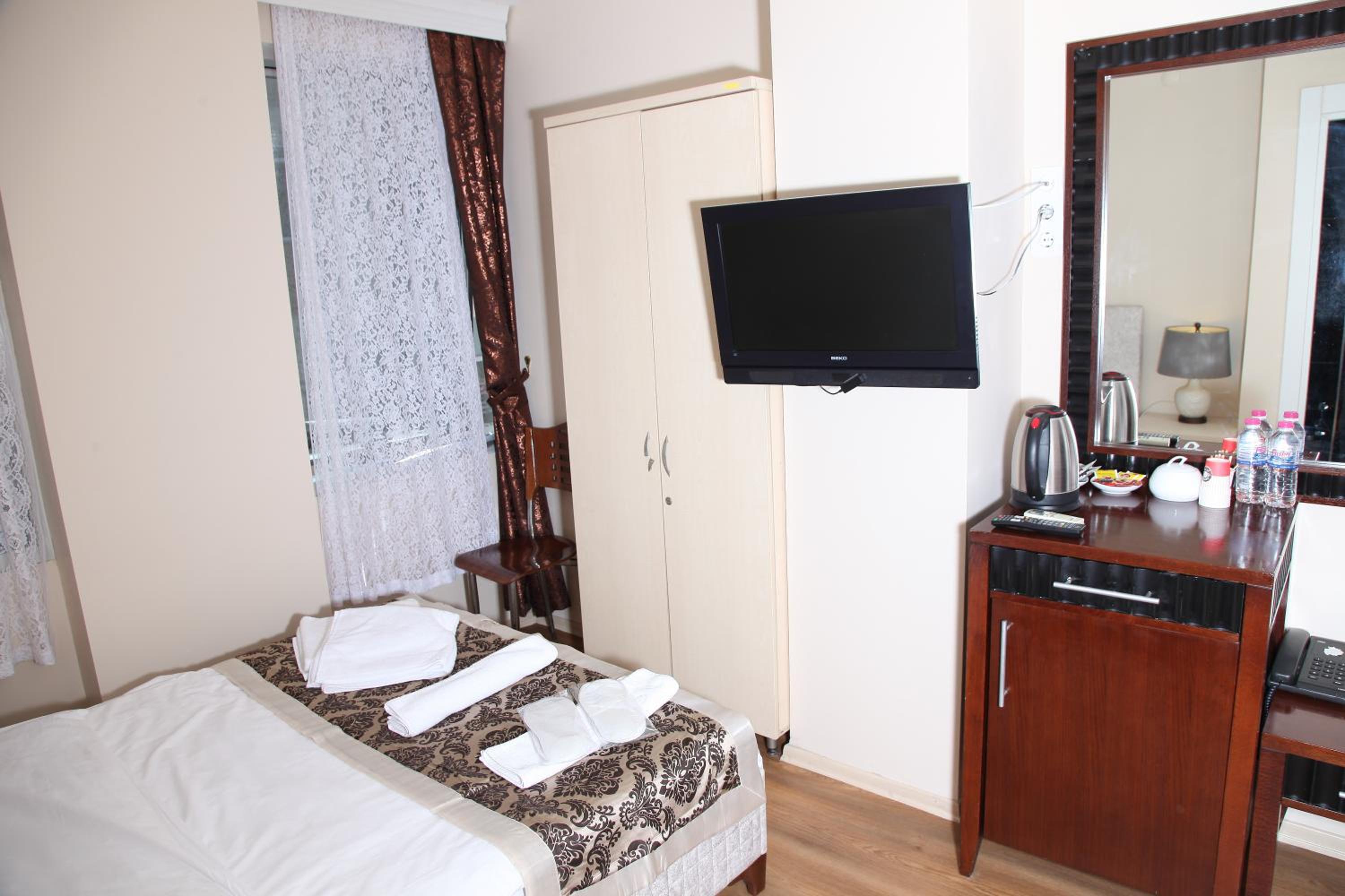 Economy Double Room photo 3