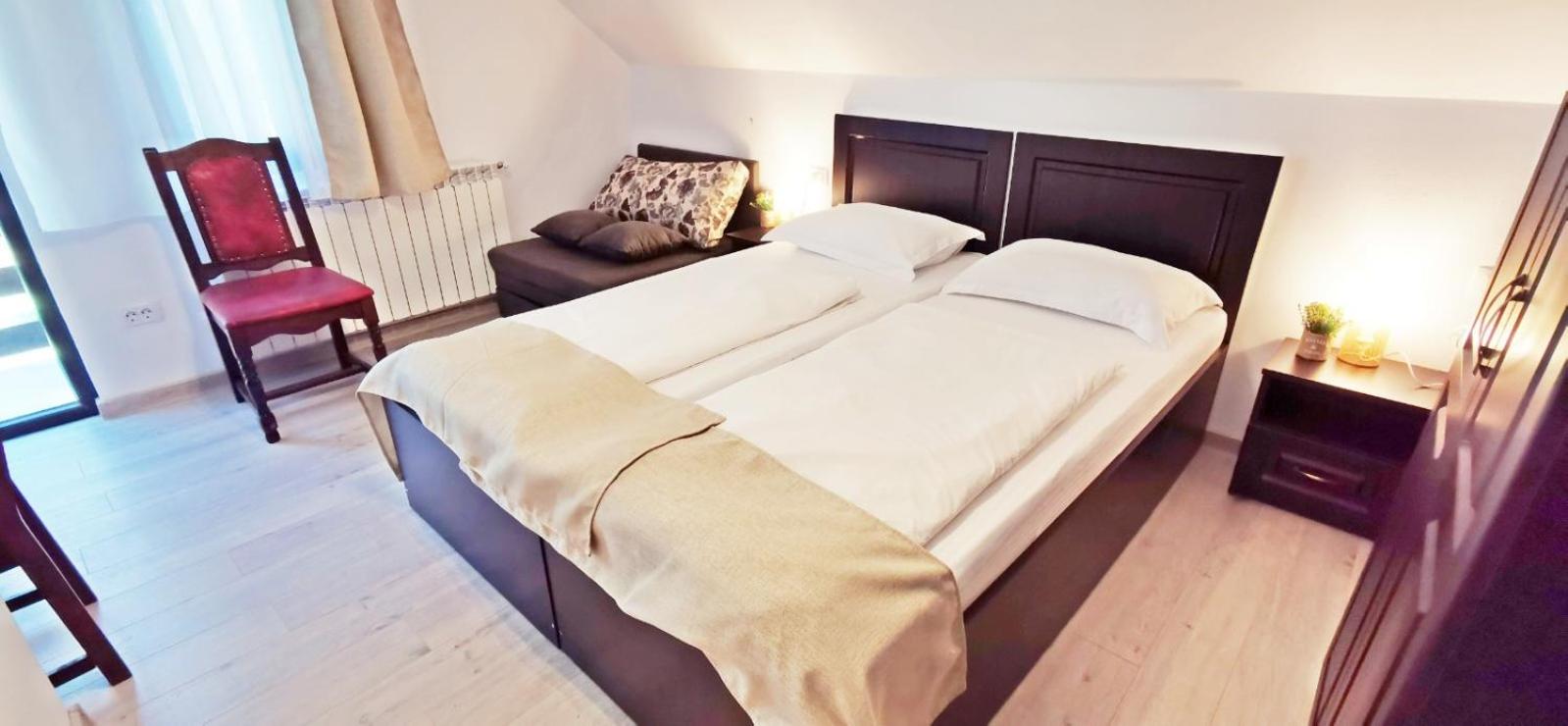 Deluxe Triple Room - Photo 12