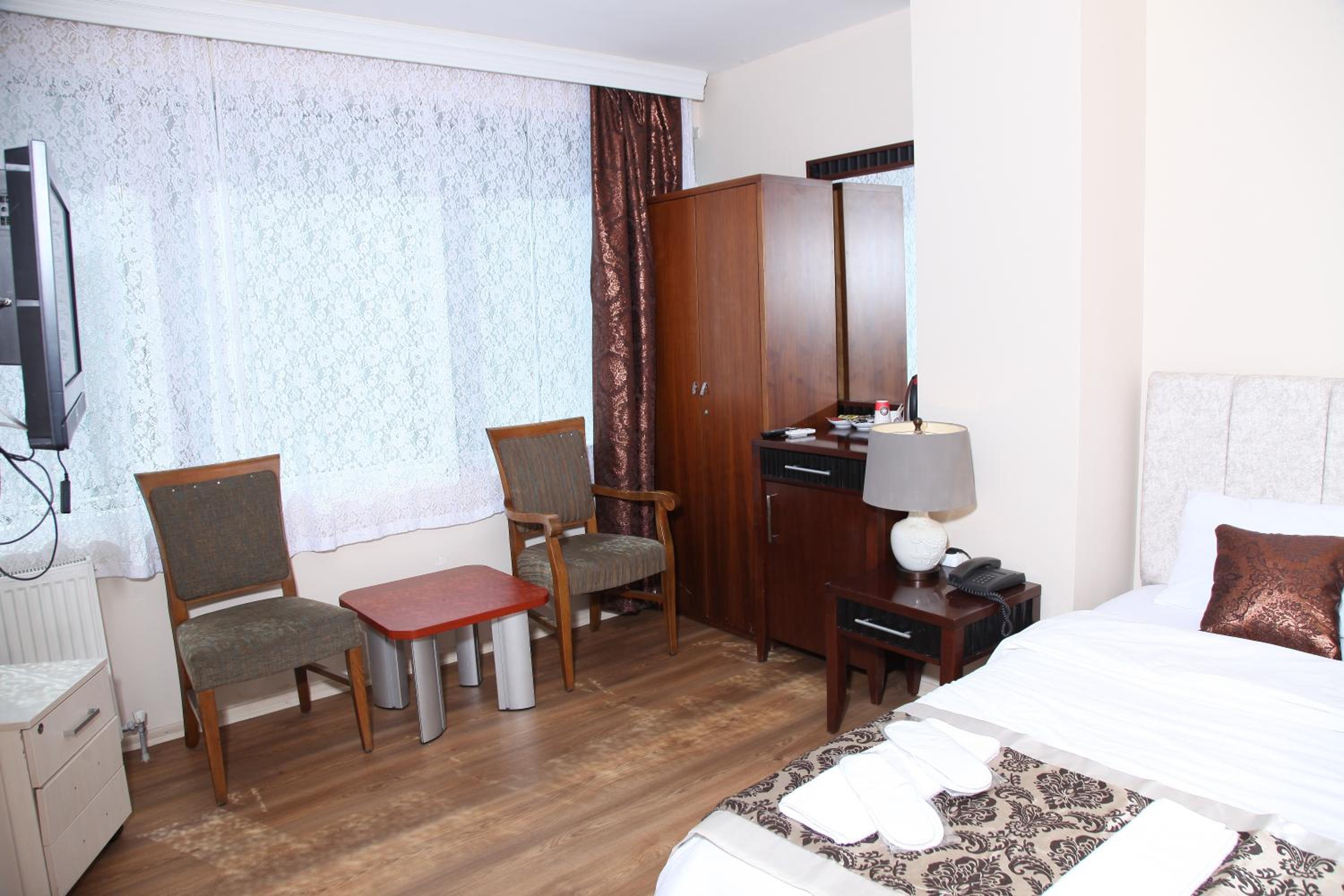 Deluxe Double Room with Shower photo 2