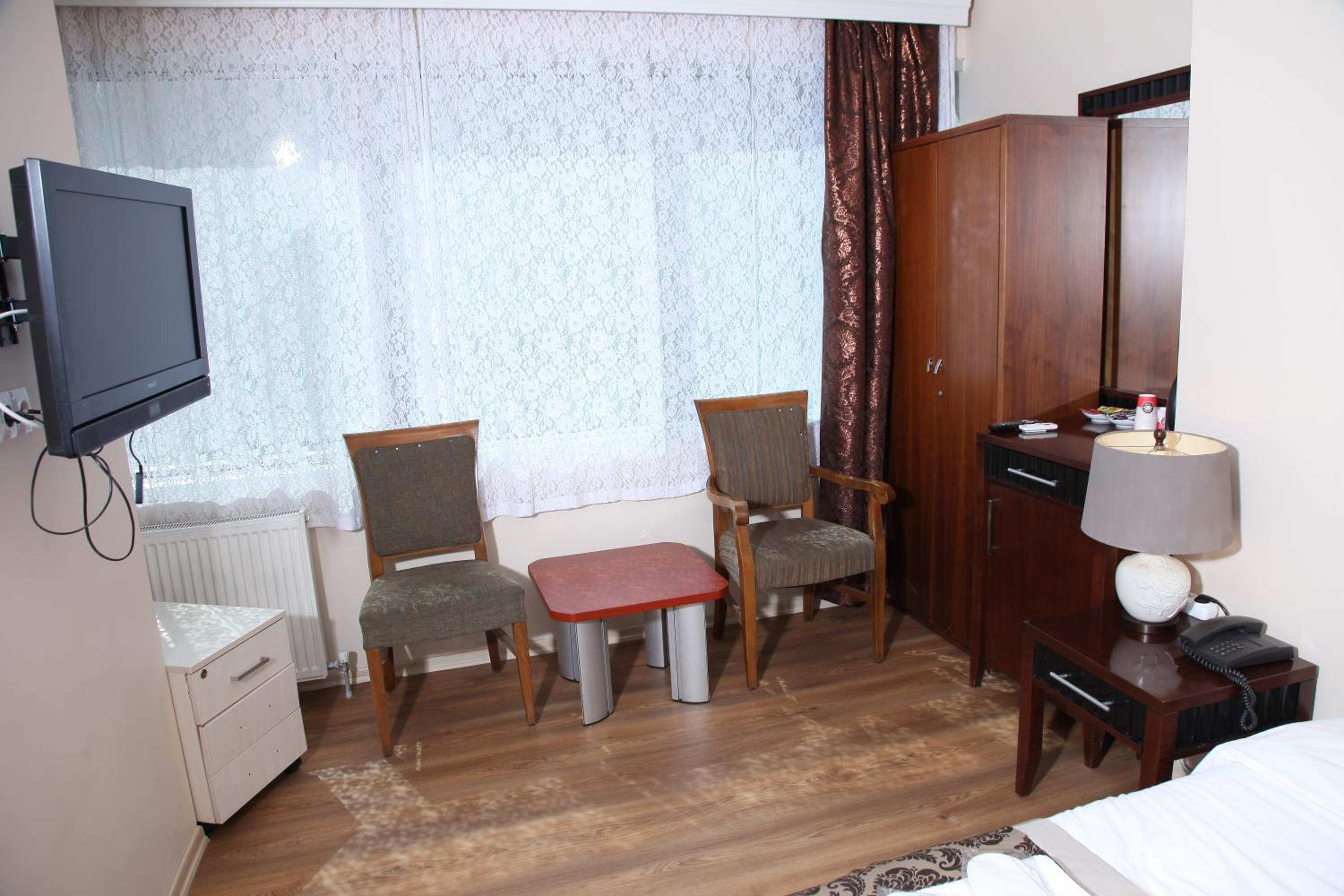 Deluxe Double Room with Shower photo 3