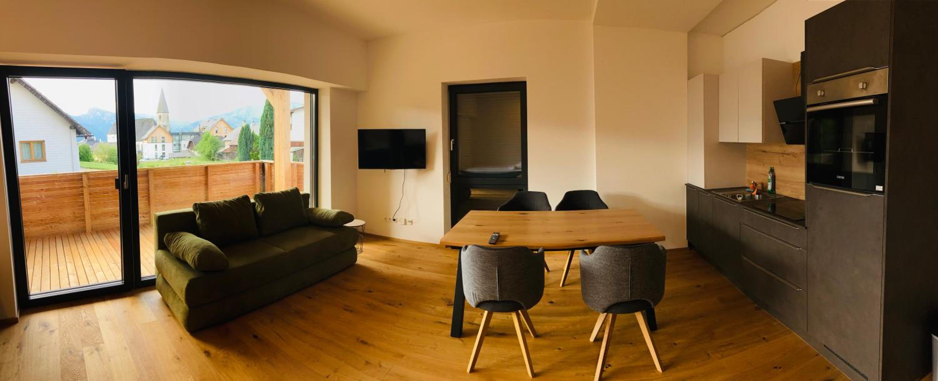 Apartment with Balcony photo 2