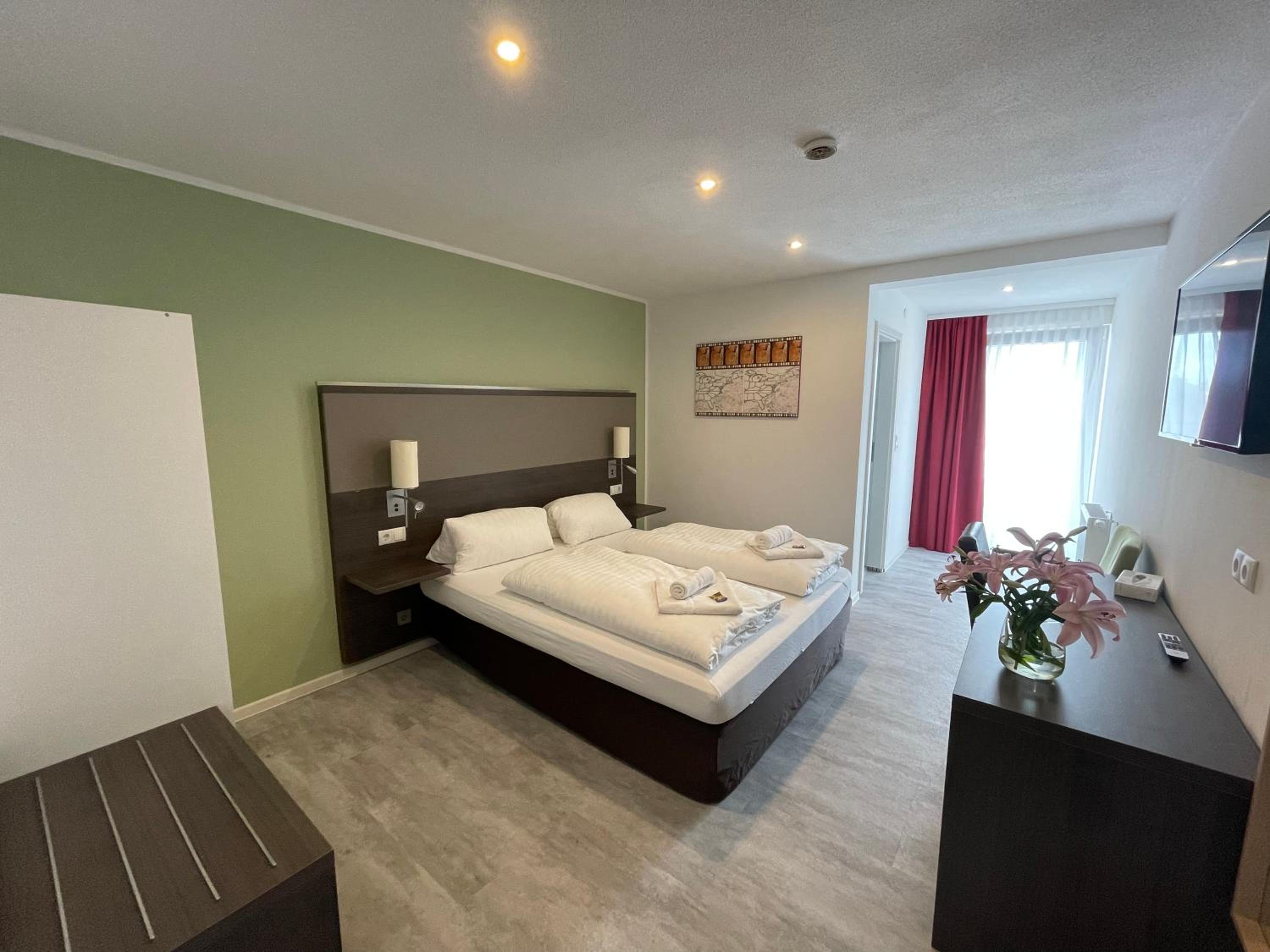 Double or Twin Room - Photo 7