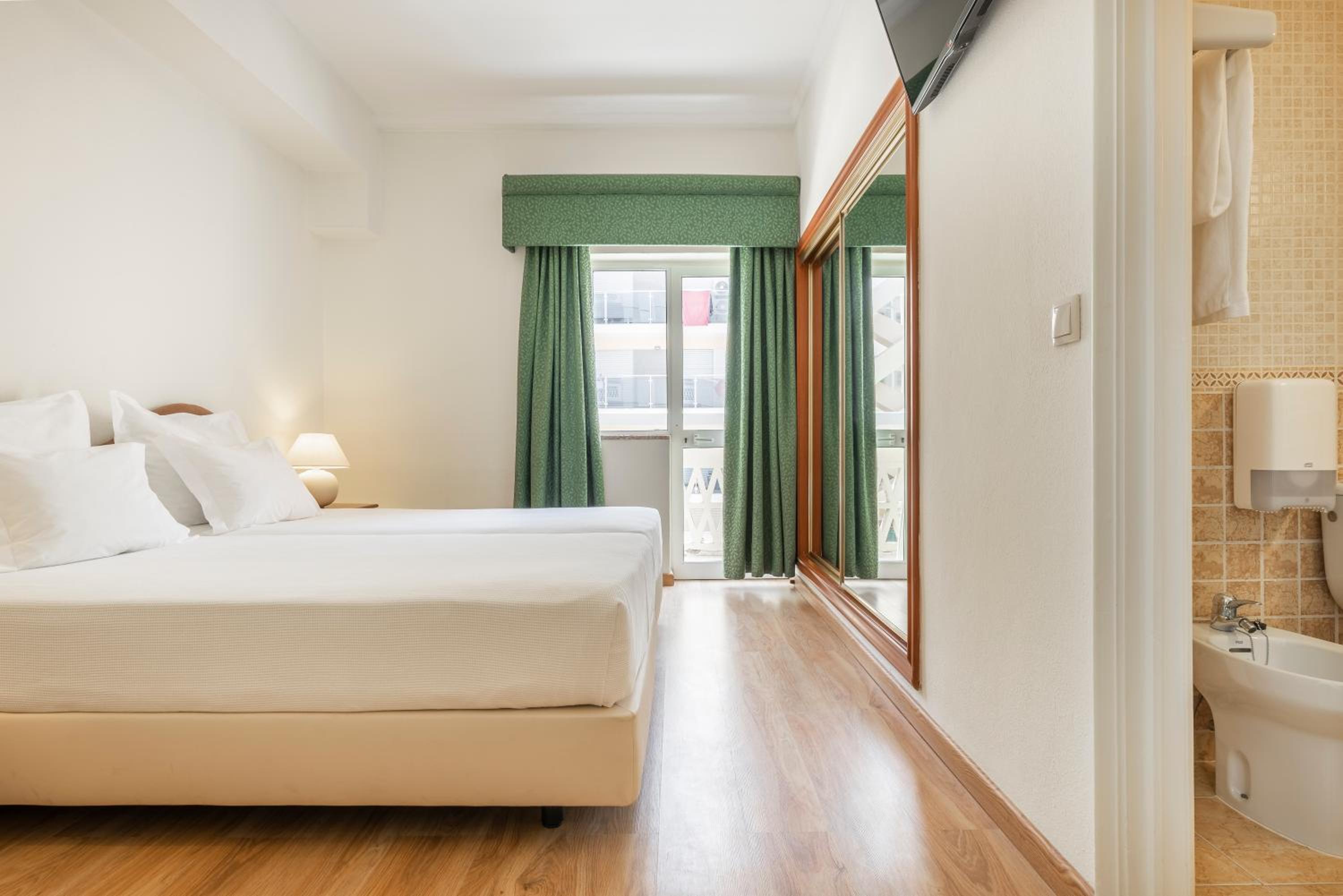 Standard Double or Twin Room with Balcony photo 3