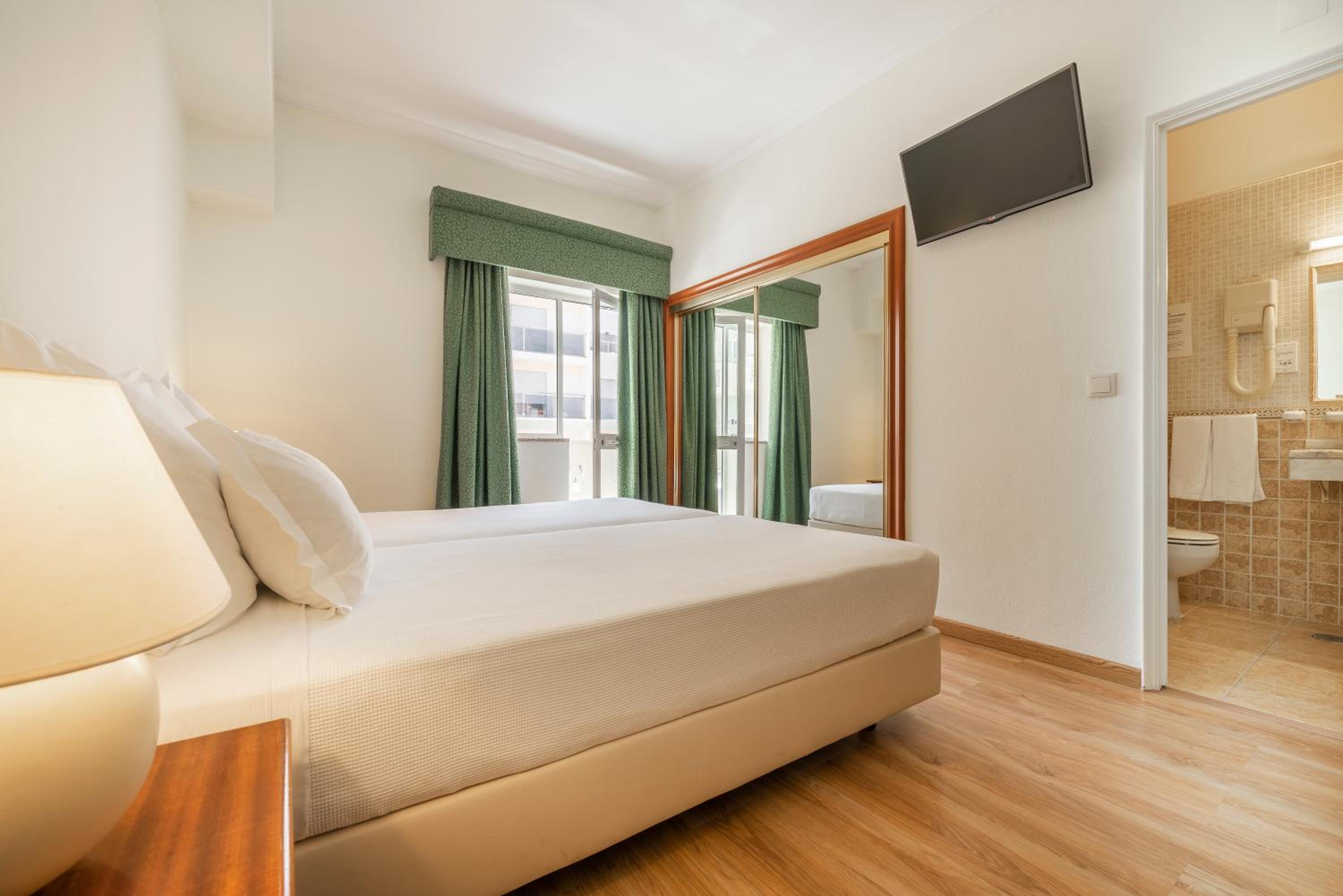 Standard Double or Twin Room with Balcony photo 2