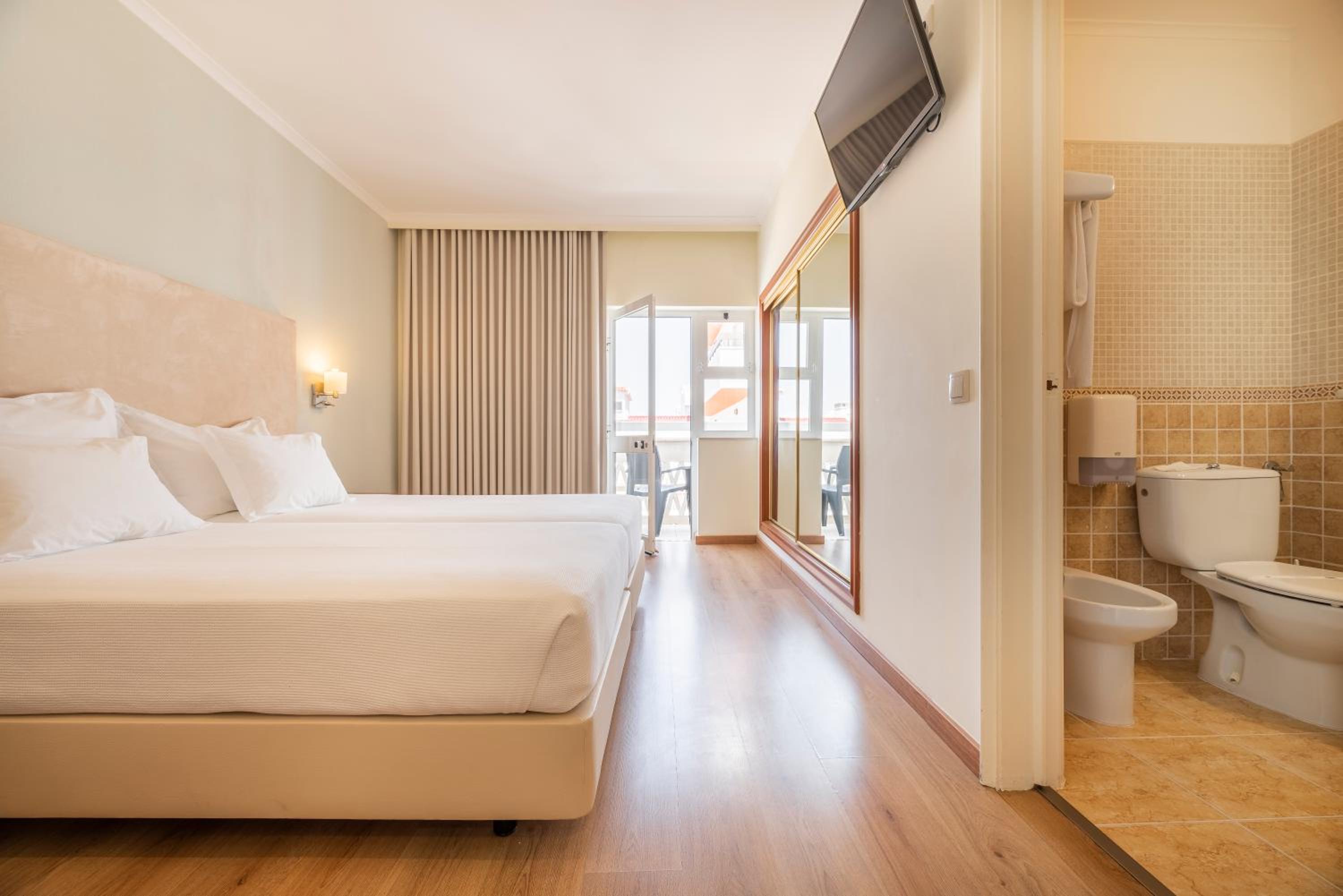 Comfort Double or Twin Room with Balcony photo 2