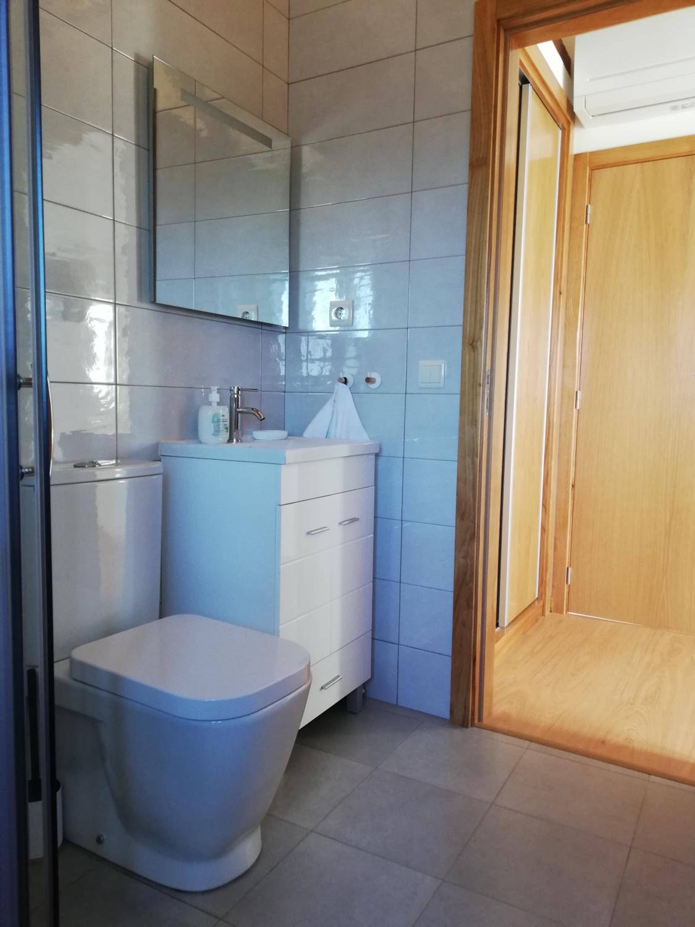 Double Room with Private Bathroom - Photo 7