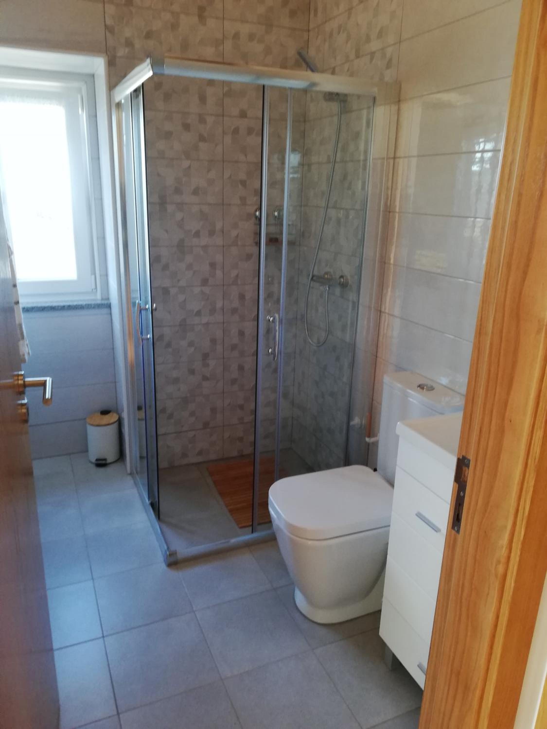 Double Room with Private Bathroom - Photo 8
