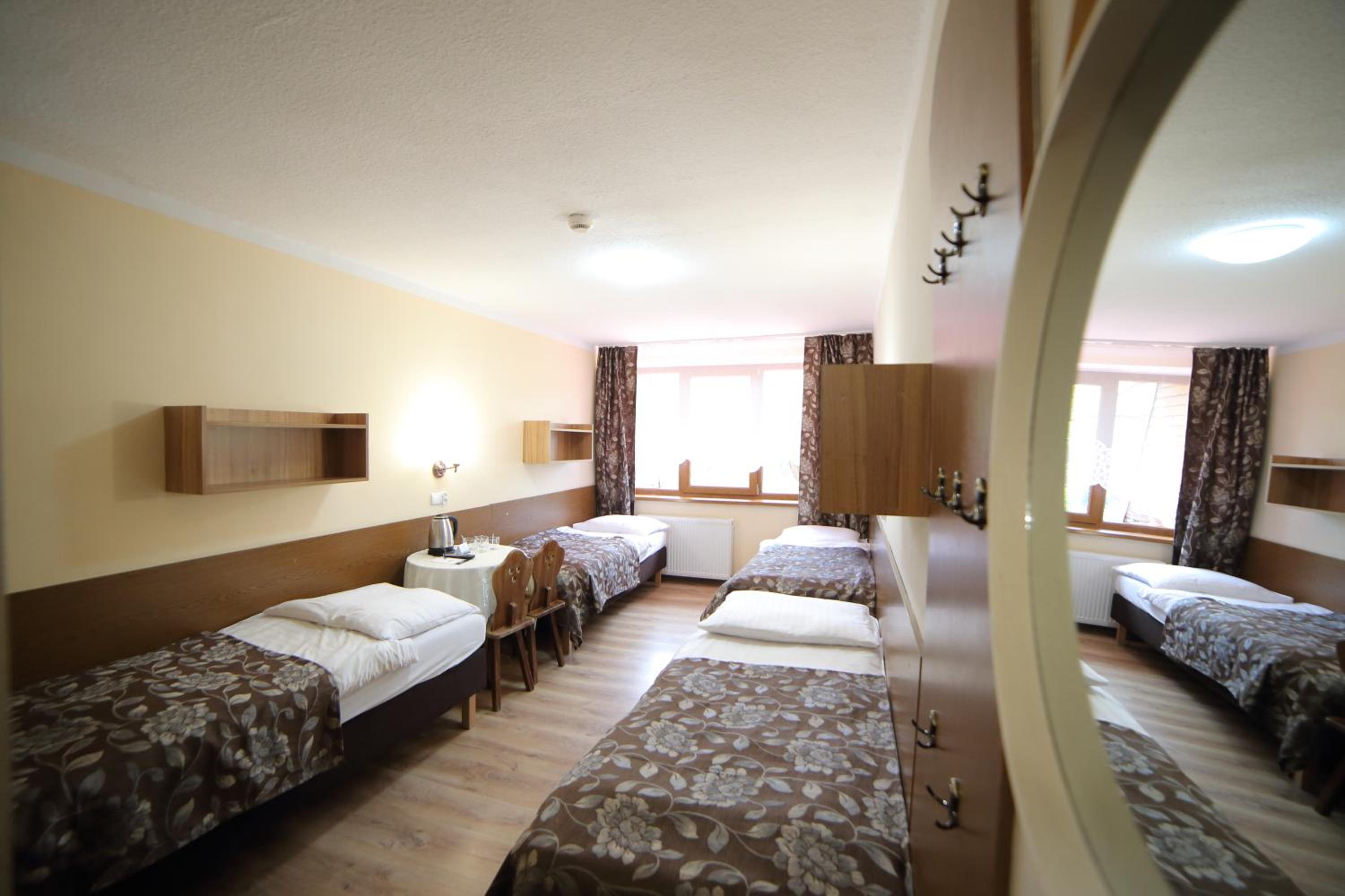 Economy Quadruple Room photo 3