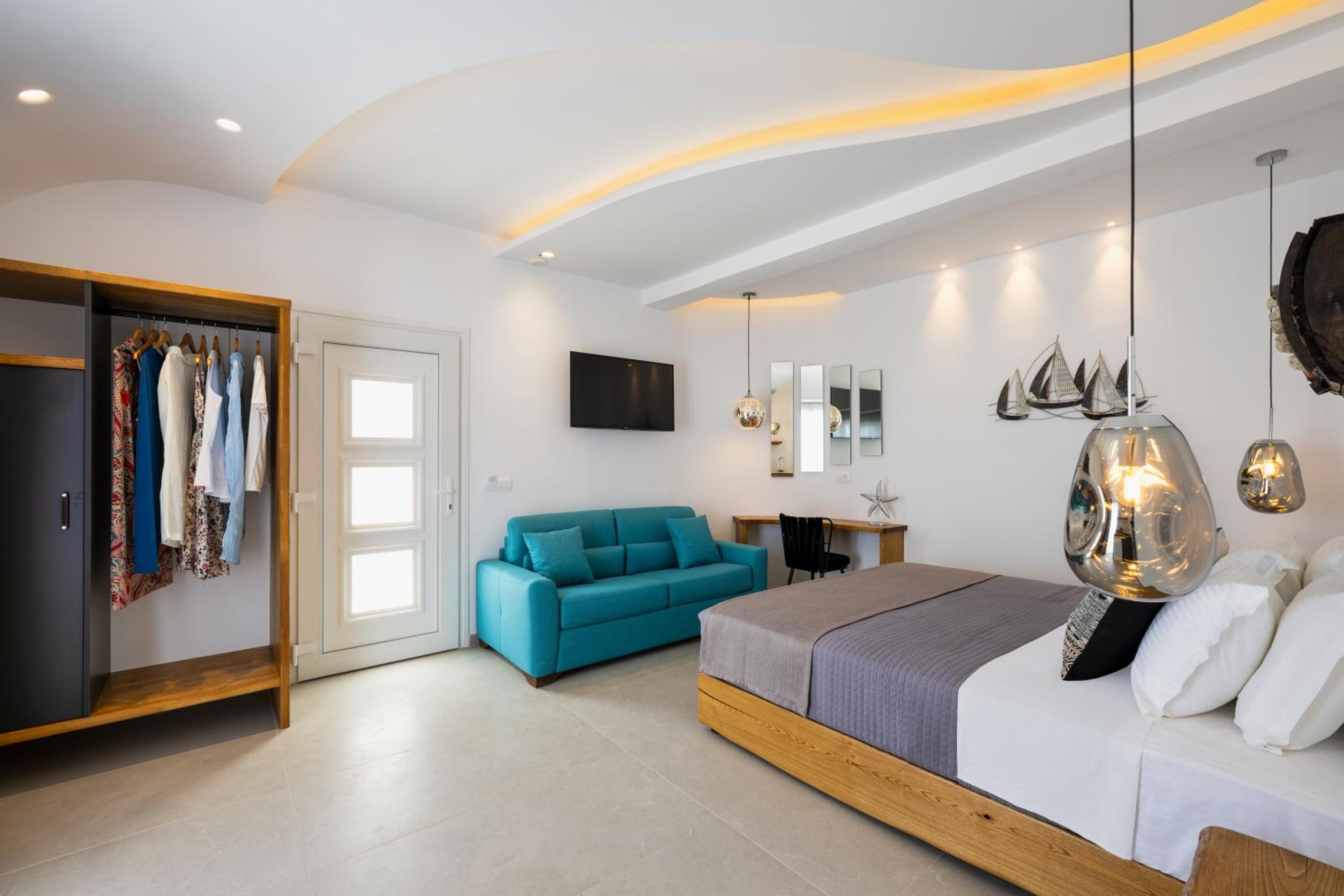 Queen Suite with Spa Bath - Photo 5