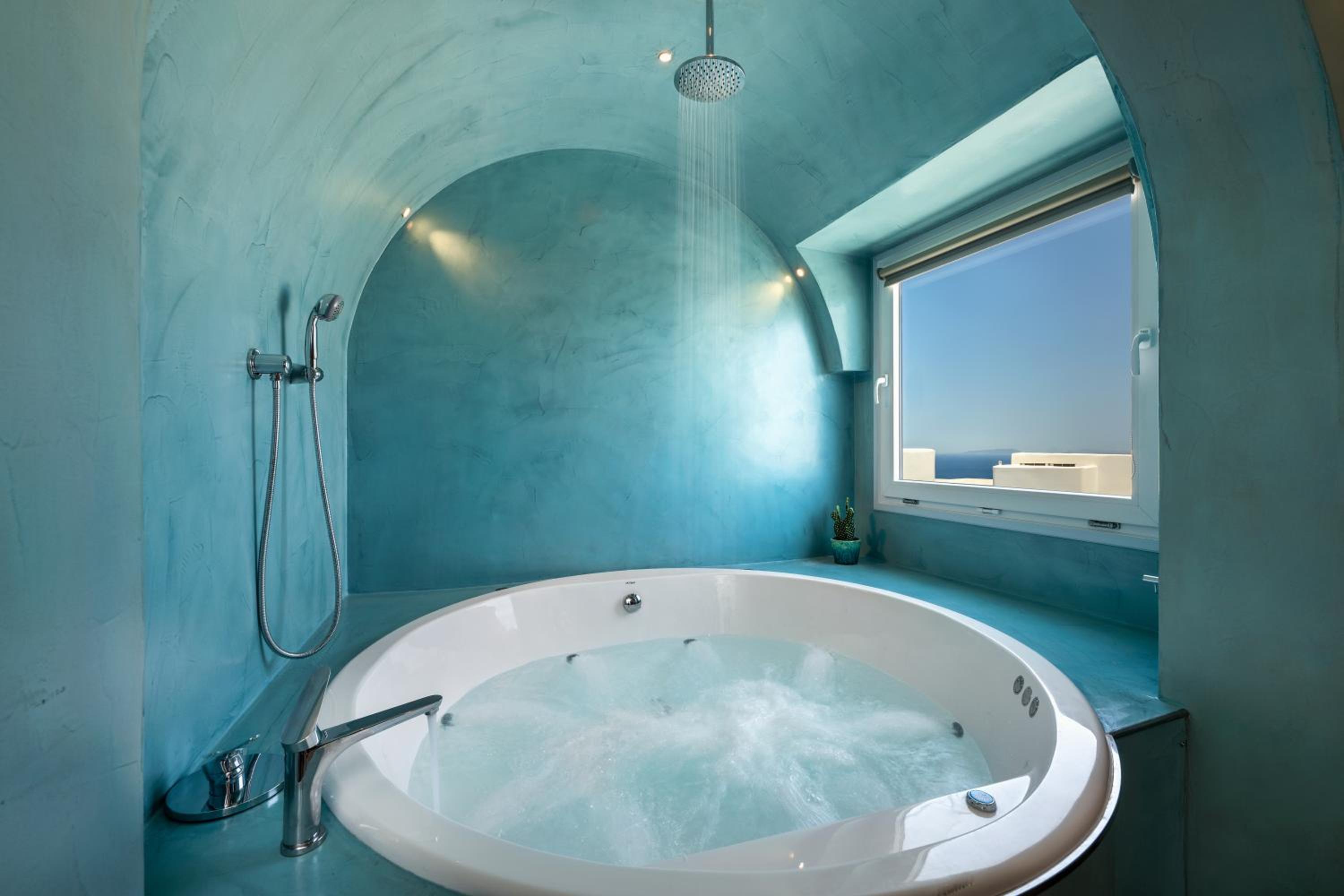 Queen Suite with Spa Bath - Photo 4