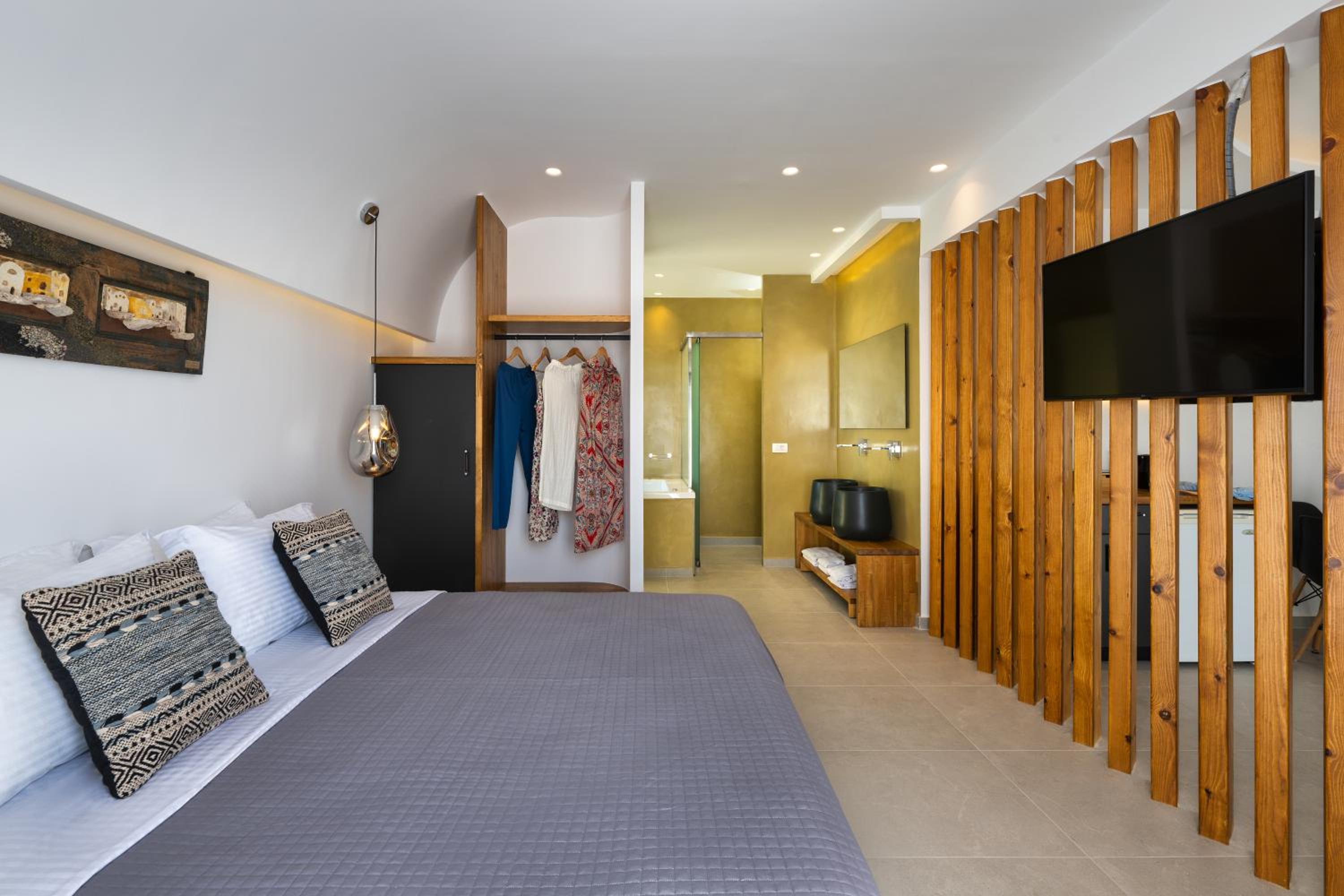 King Suite with Spa Bath - Photo 1