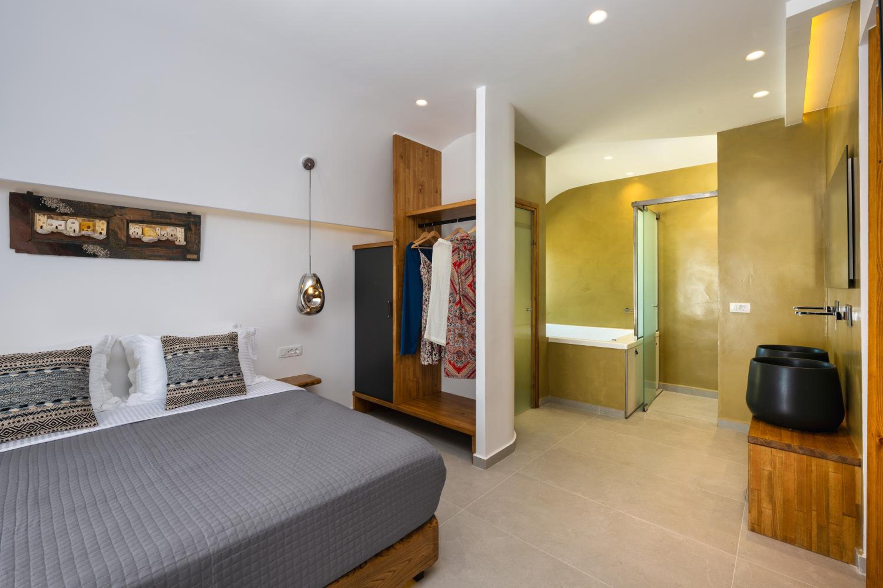 King Suite with Spa Bath - Photo 6