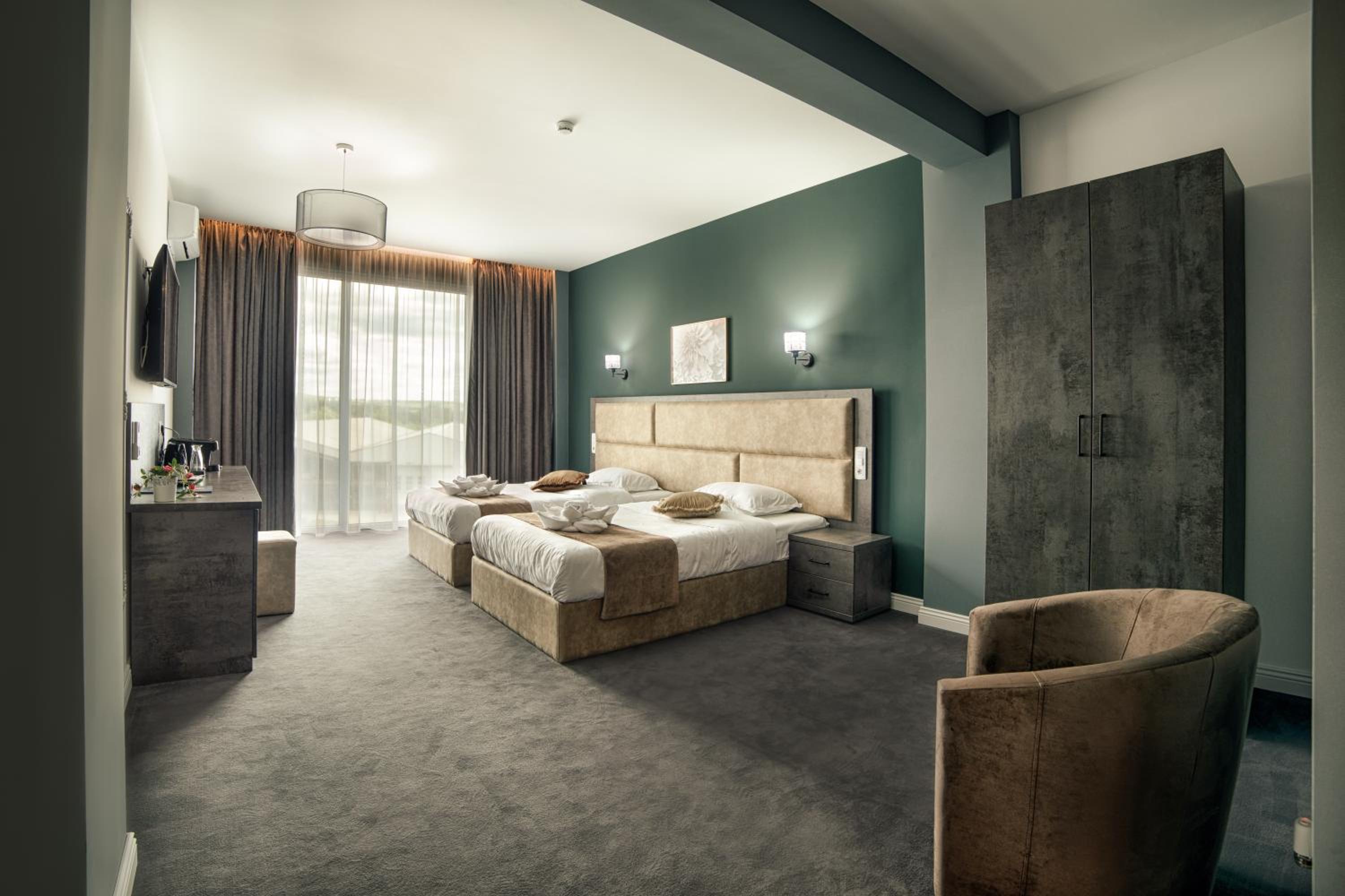 Double Room with Balcony - Photo 1