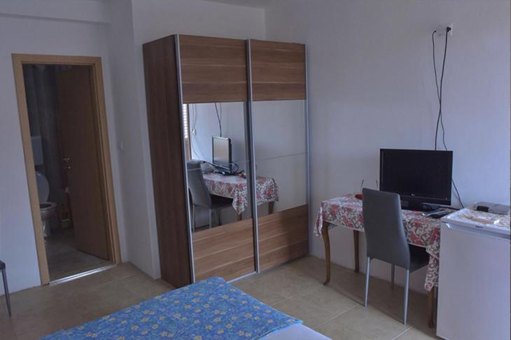 One-Bedroom Apartment photo 3