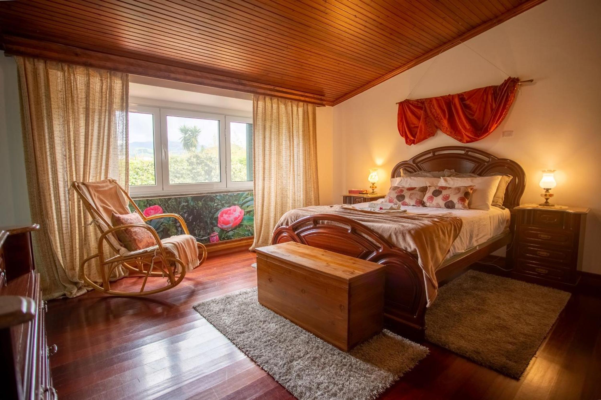 Double Room Ensuite with Mountain View