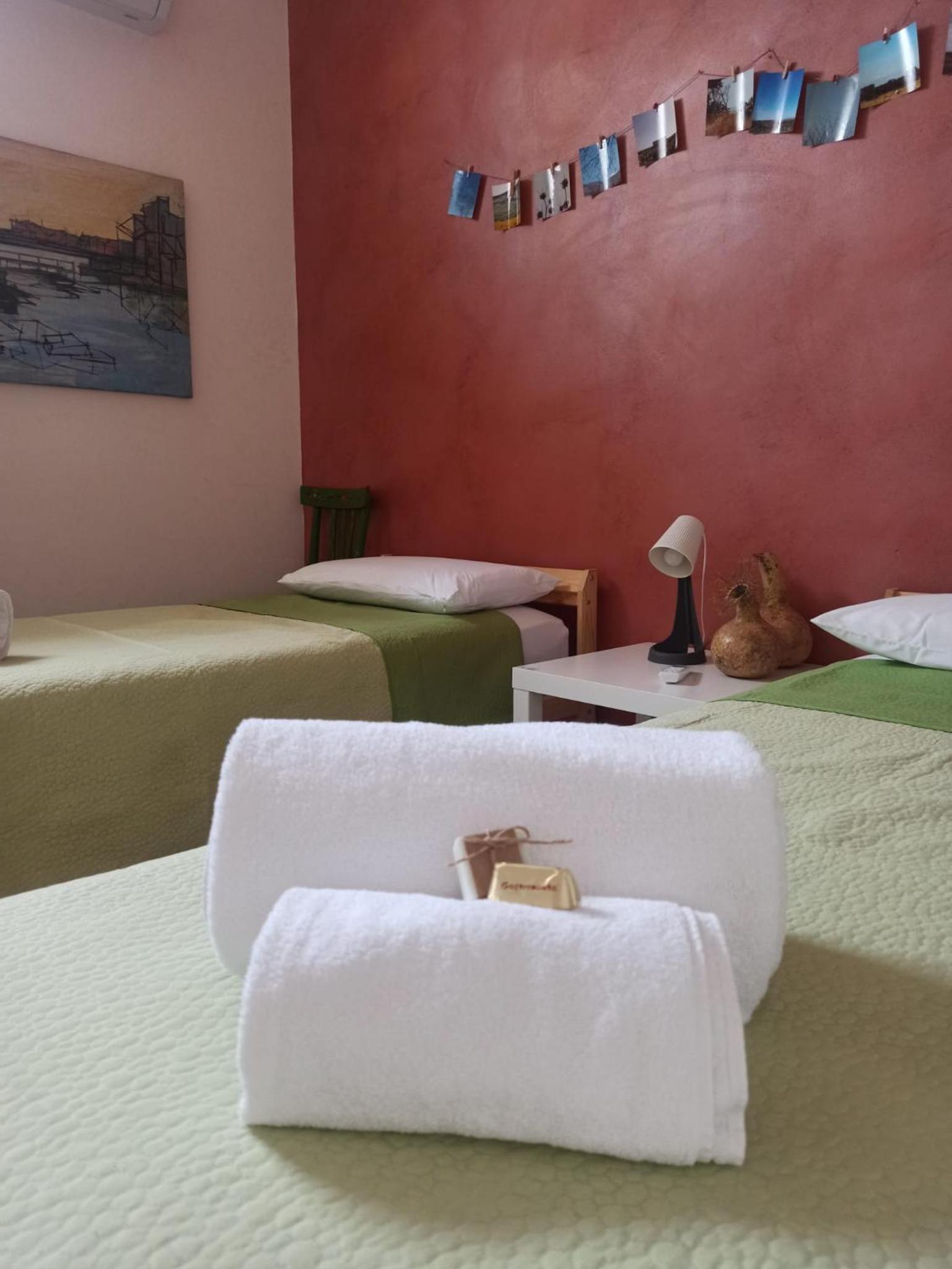 Twin Room with Private Bathroom photo 2