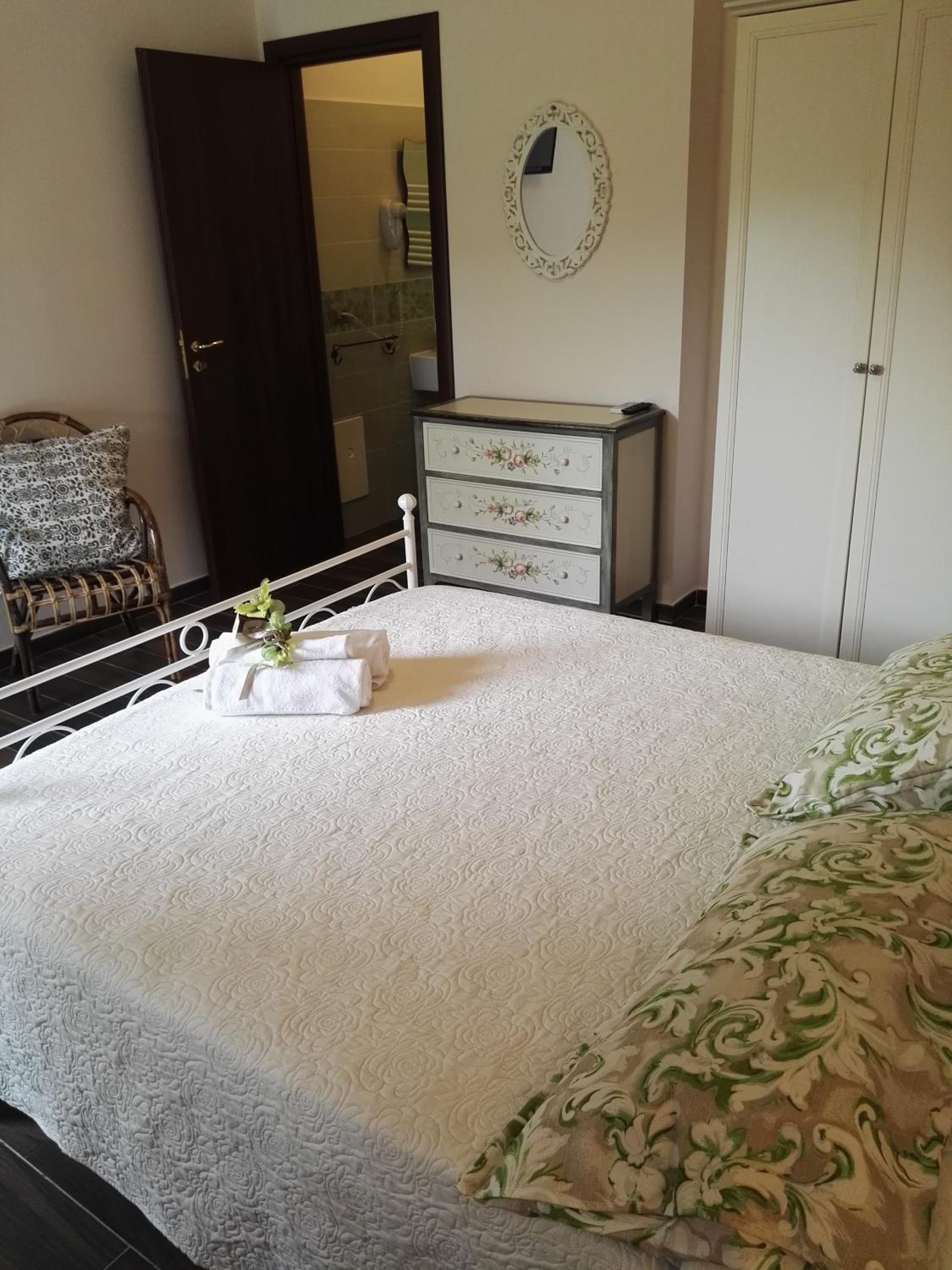 Double Room with Private Bathroom photo 2