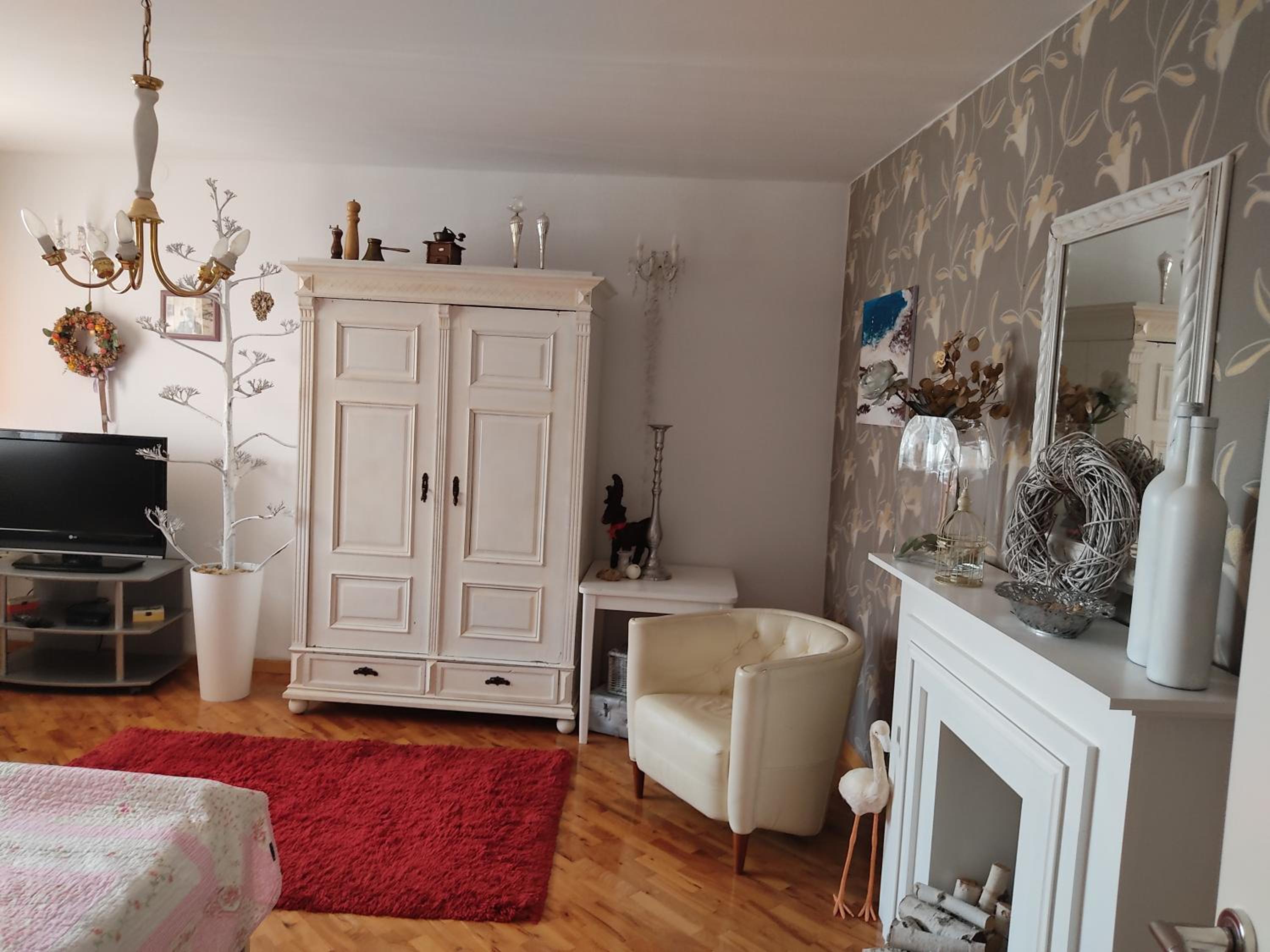 One-Bedroom Apartment - Photo 5