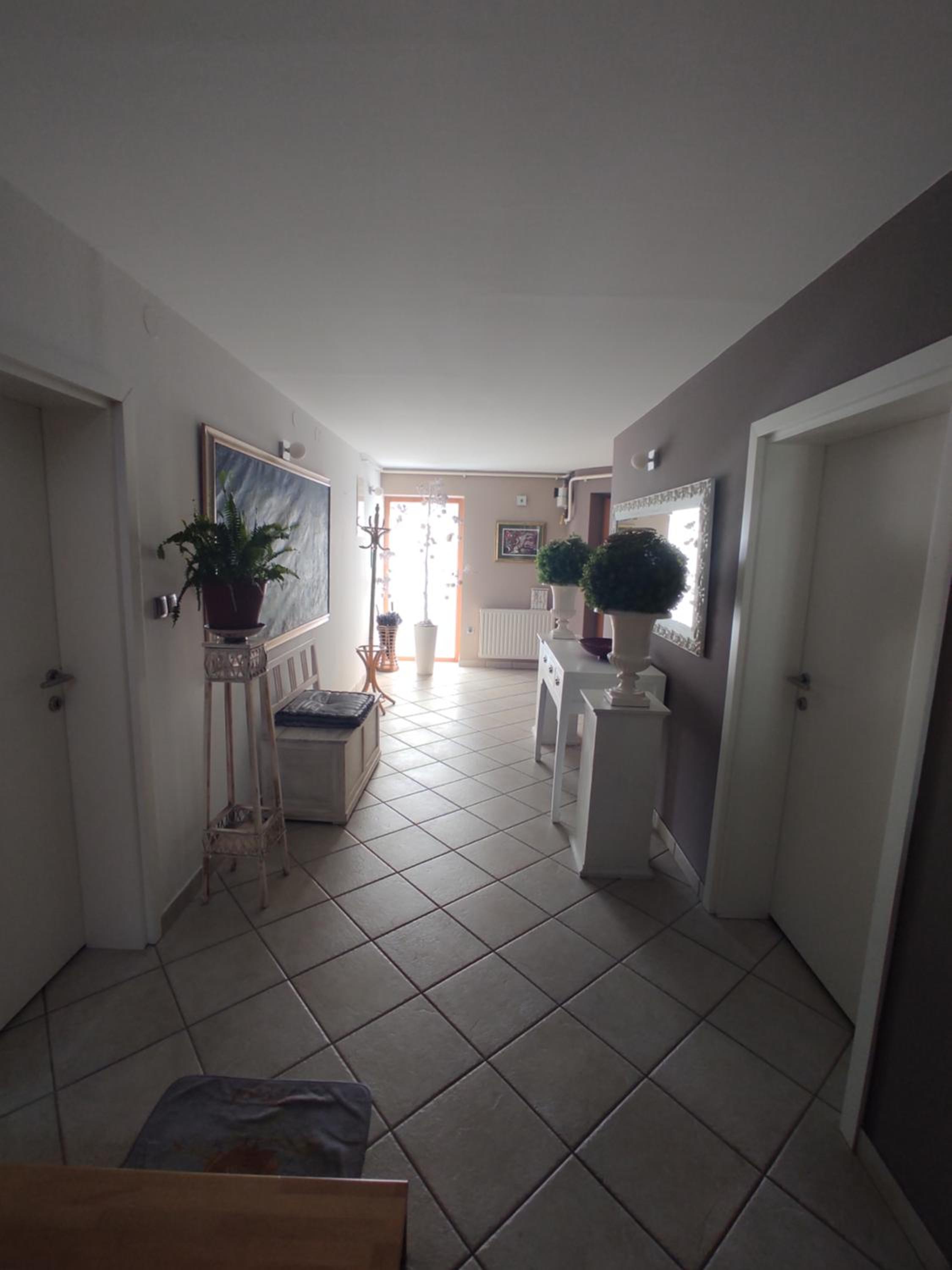 One-Bedroom Apartment - Photo 11