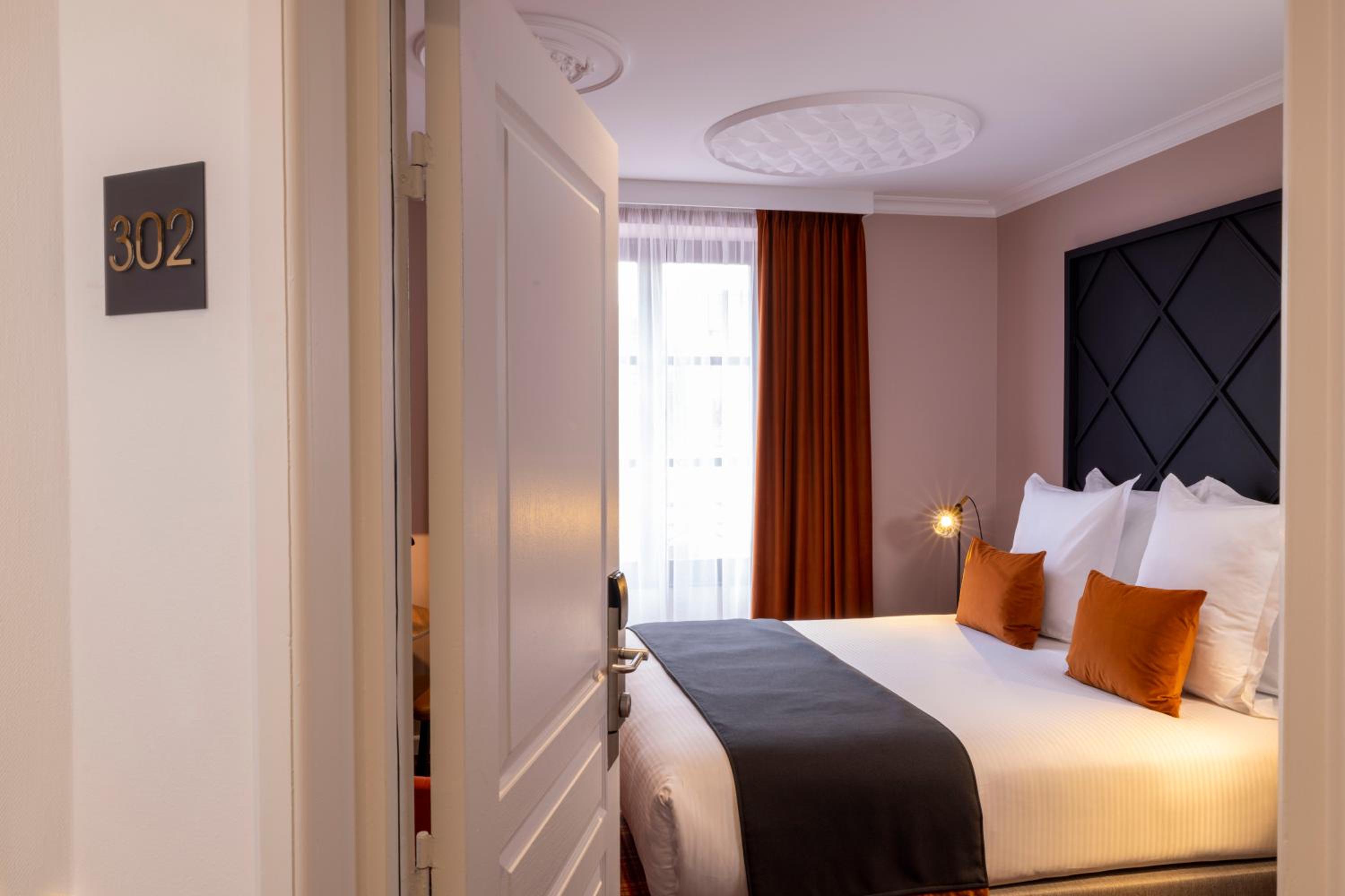 Standard Double Room - Photo 6