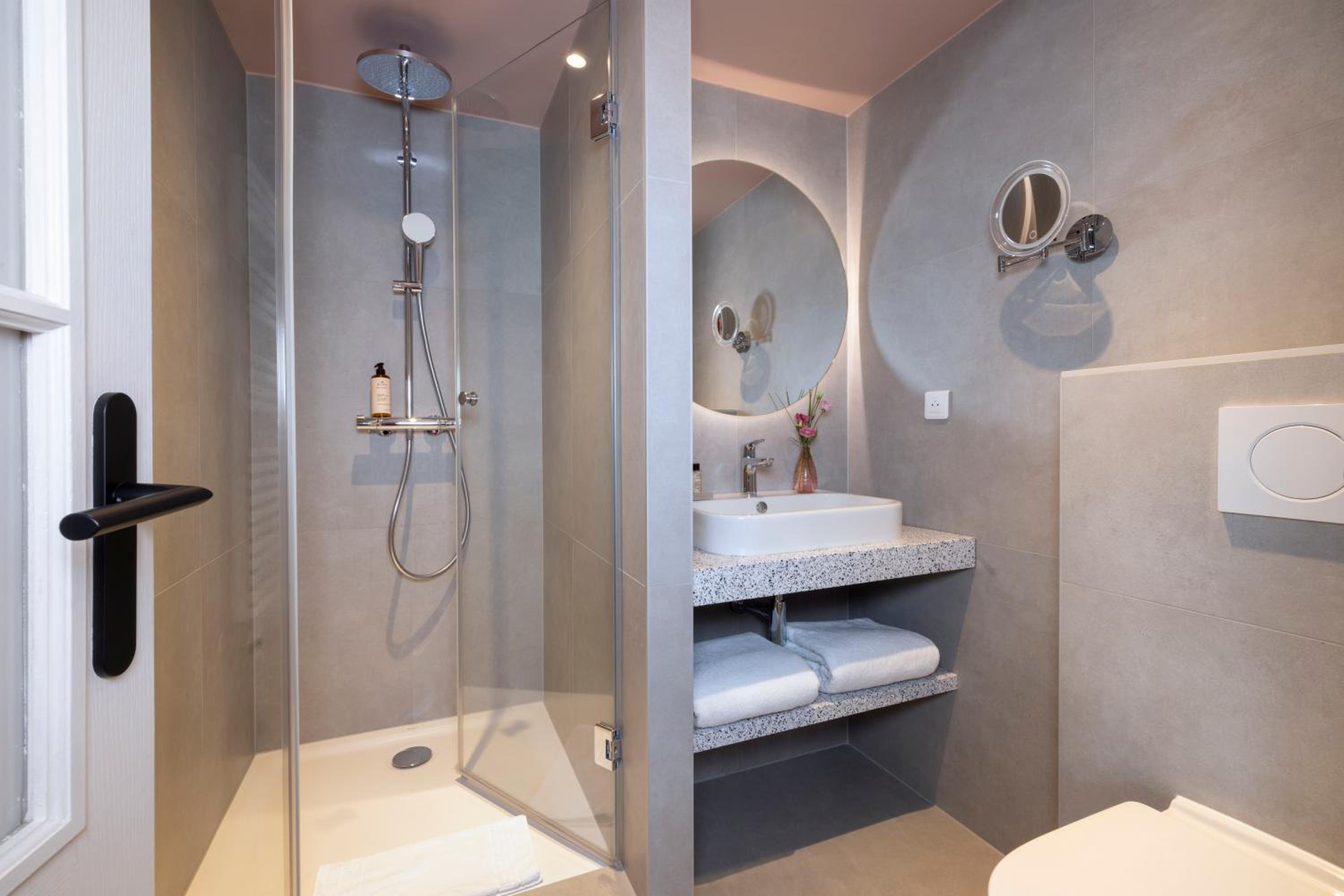 Standard Double Room - Photo 4