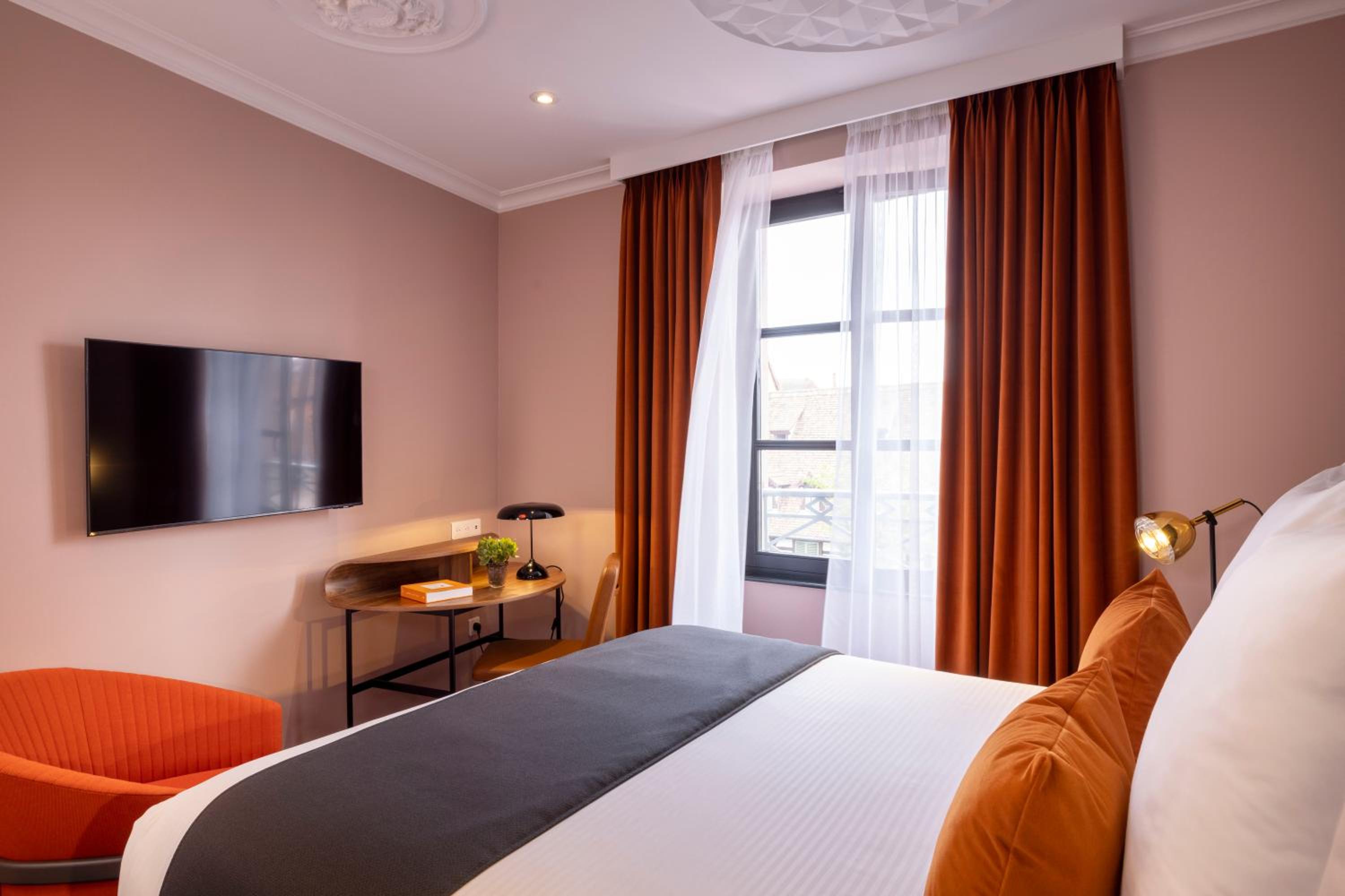 Standard Double Room - Photo 9