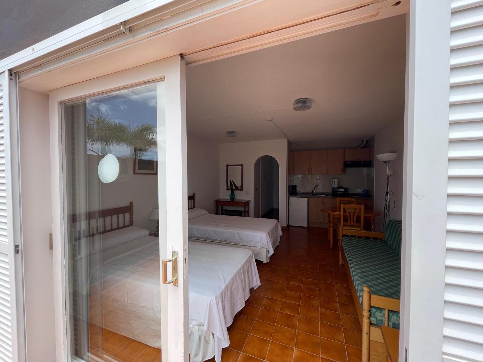 Estudio con vista al mar