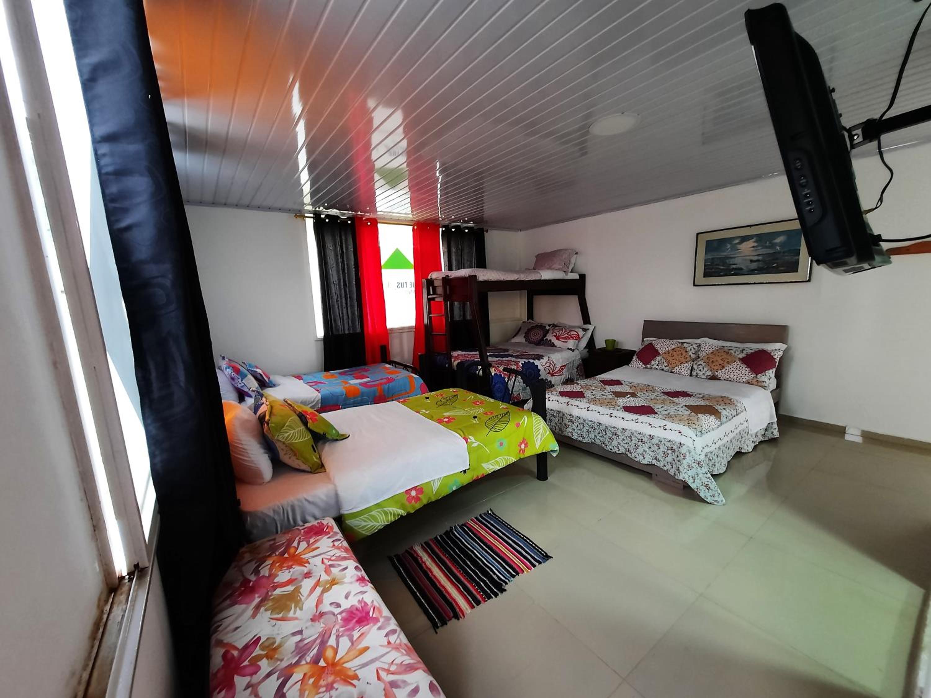 Deluxe Family Room photo 3