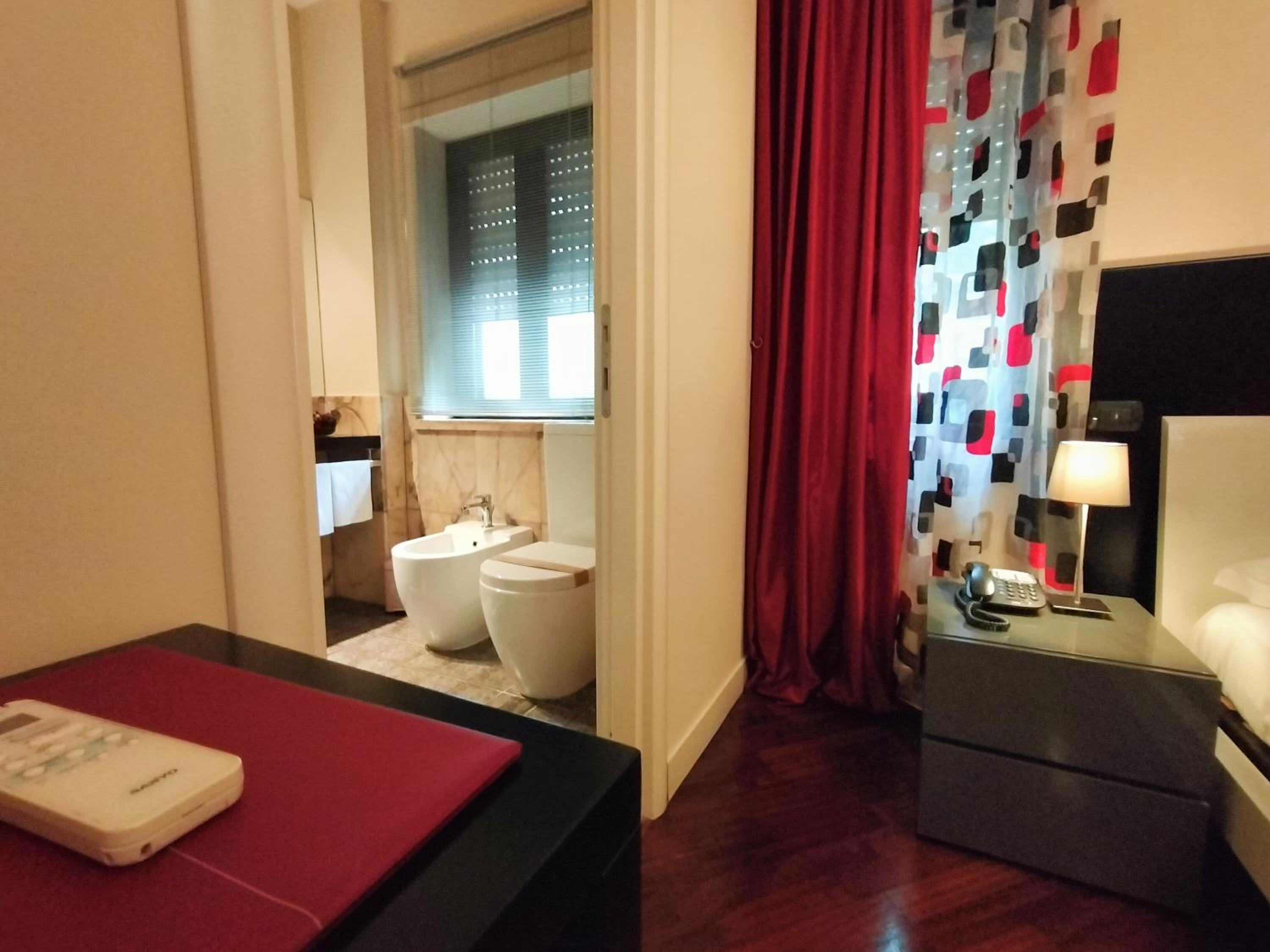 Deluxe Room - Photo 9