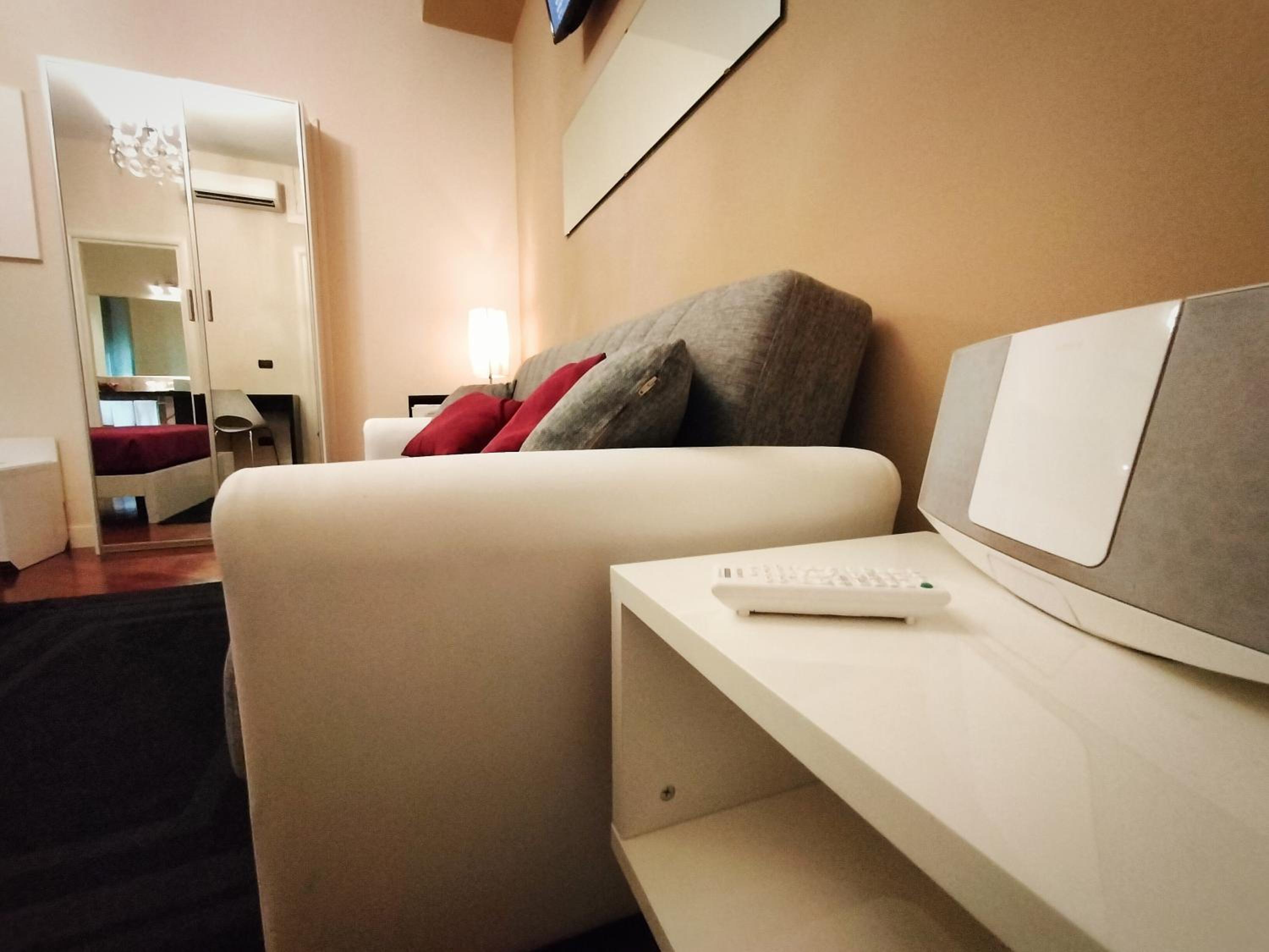 Deluxe Room - Photo 7