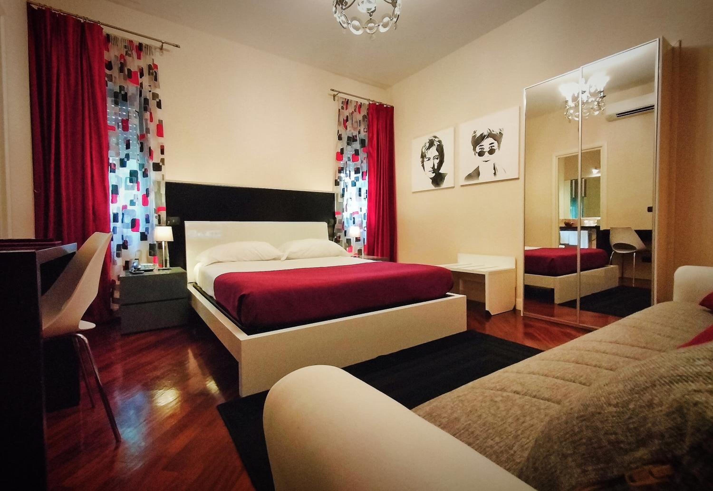 Deluxe Room - Photo 8