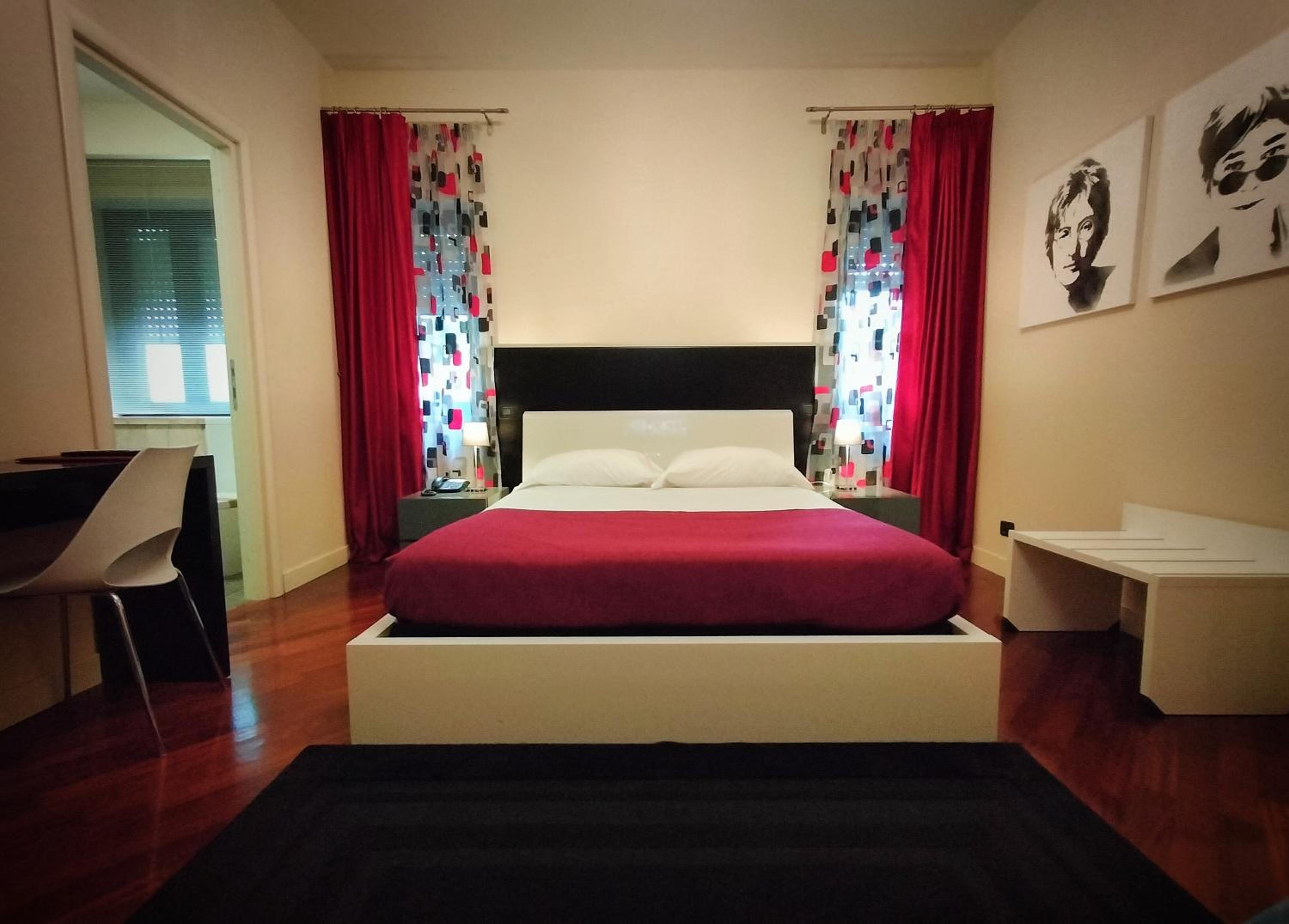 Deluxe Room - Photo 1