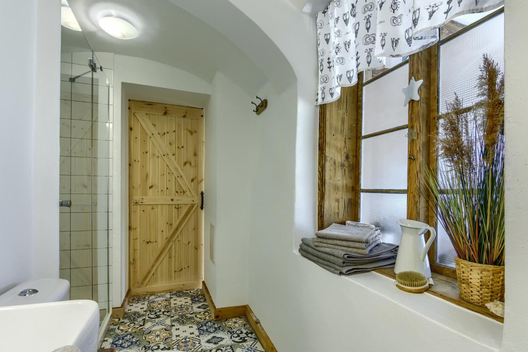 Family Room with Private Bathroom photo 3