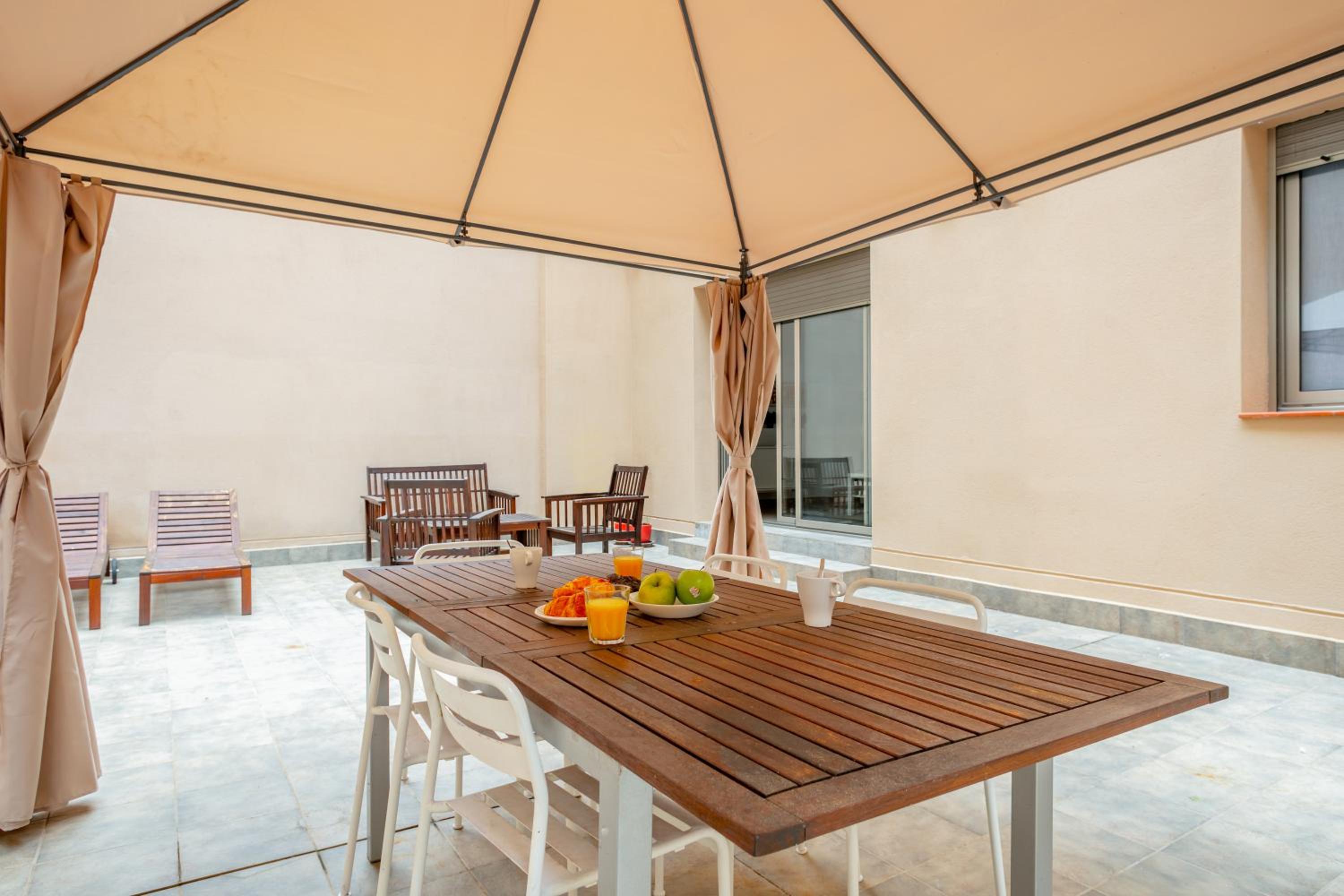 Three-Bedroom Apartment with Terrace photo 2