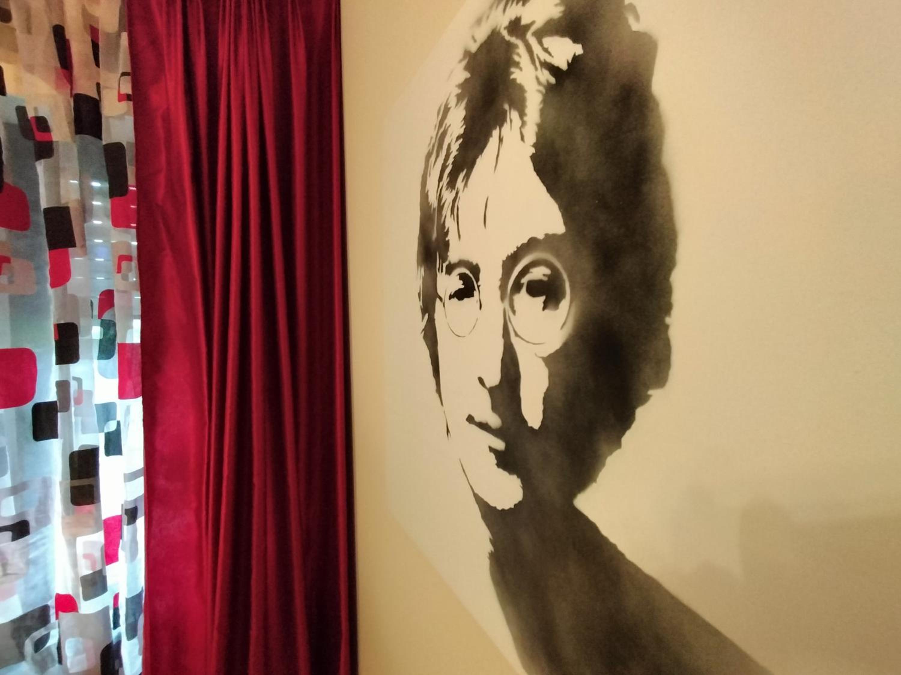 Deluxe Room - Photo 16