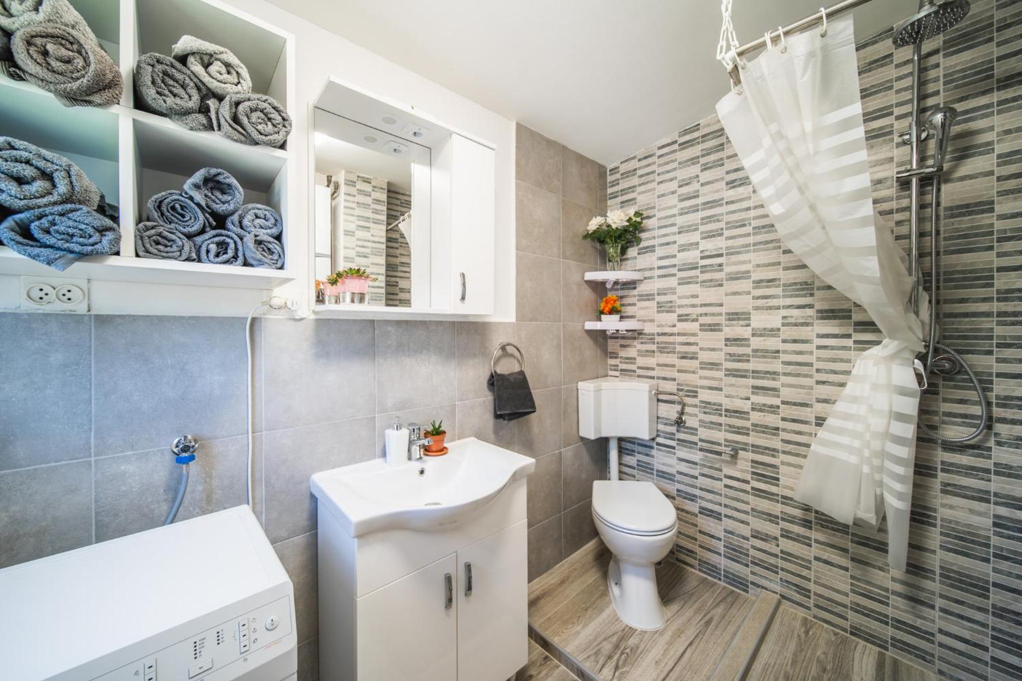 Two-Bedroom House - Photo 12