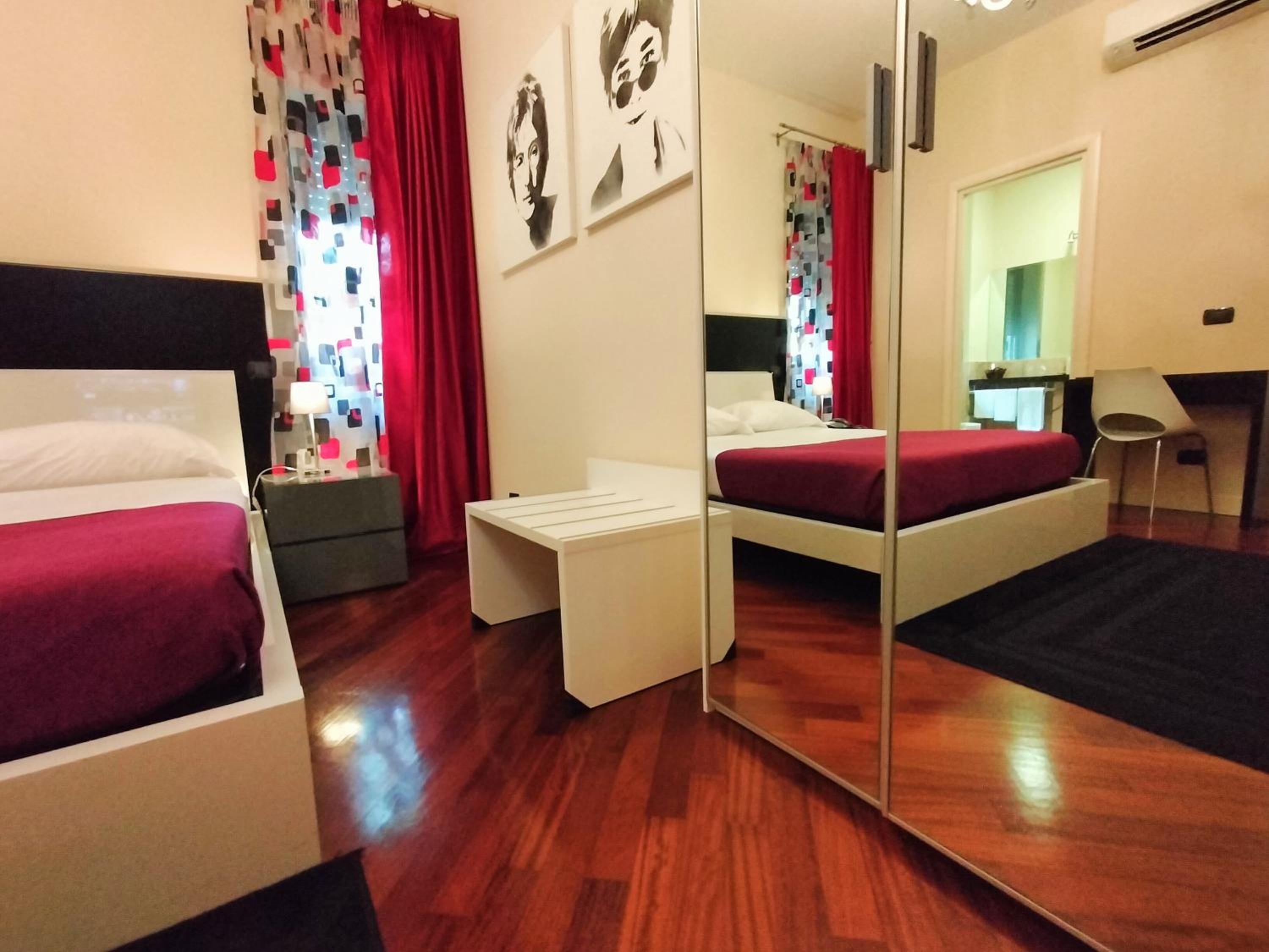 Deluxe Room - Photo 12