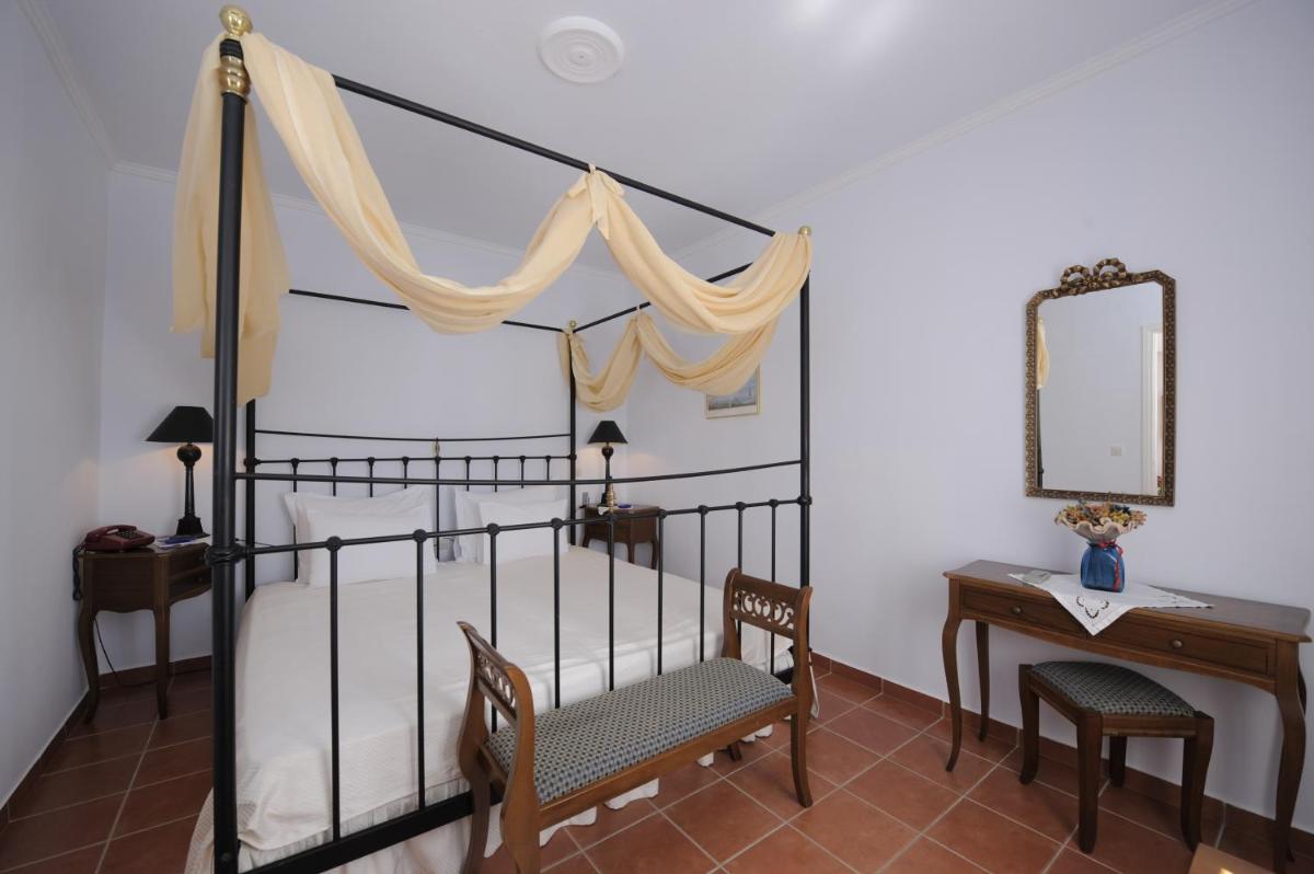 Double or Twin Room with Βalcony and Sea View photo 2