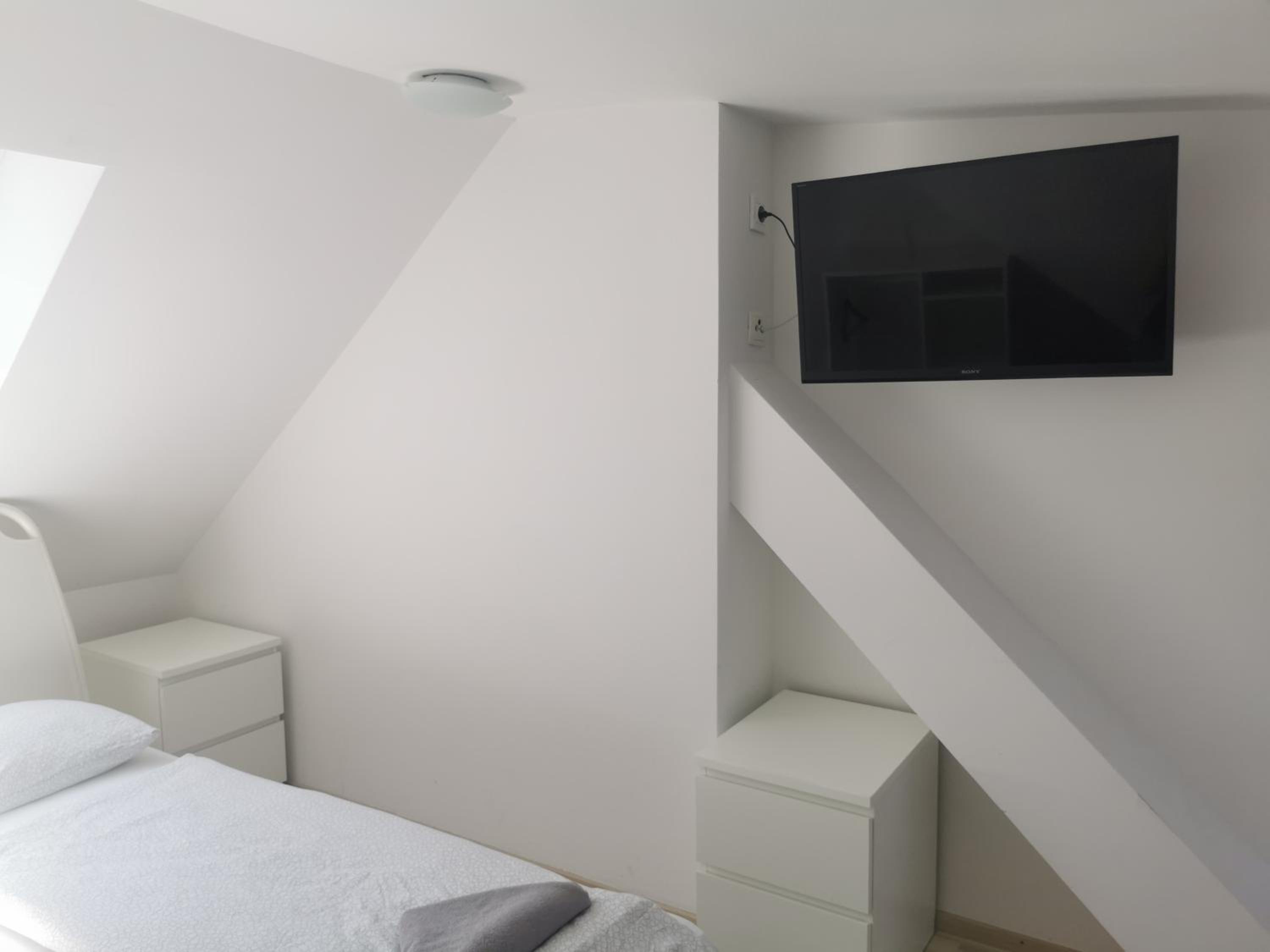 Double Room with Private External Bathroom - Attic photo 3