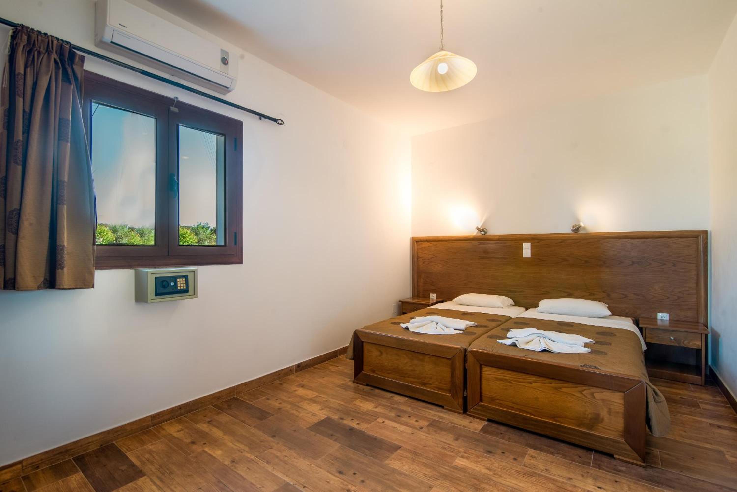 Two-Bedroom Deluxe Apartment with Ocean View photo 1