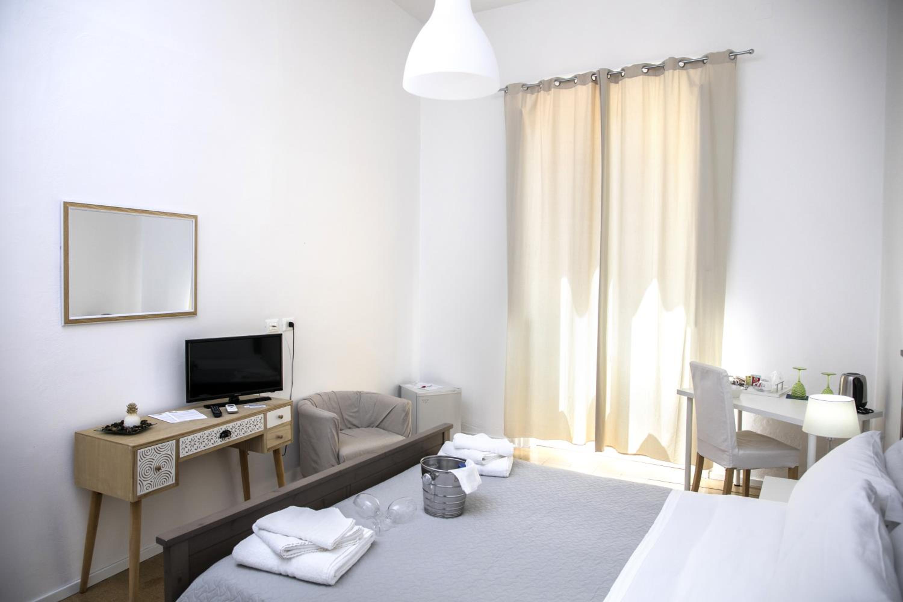 Triple Room with Private External Bathroom and City View photo 3