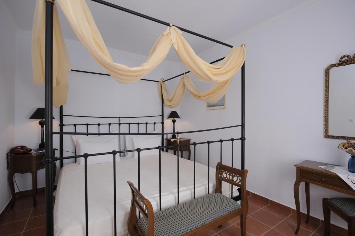 Double or Twin Room with Βalcony and Sea View photo 3