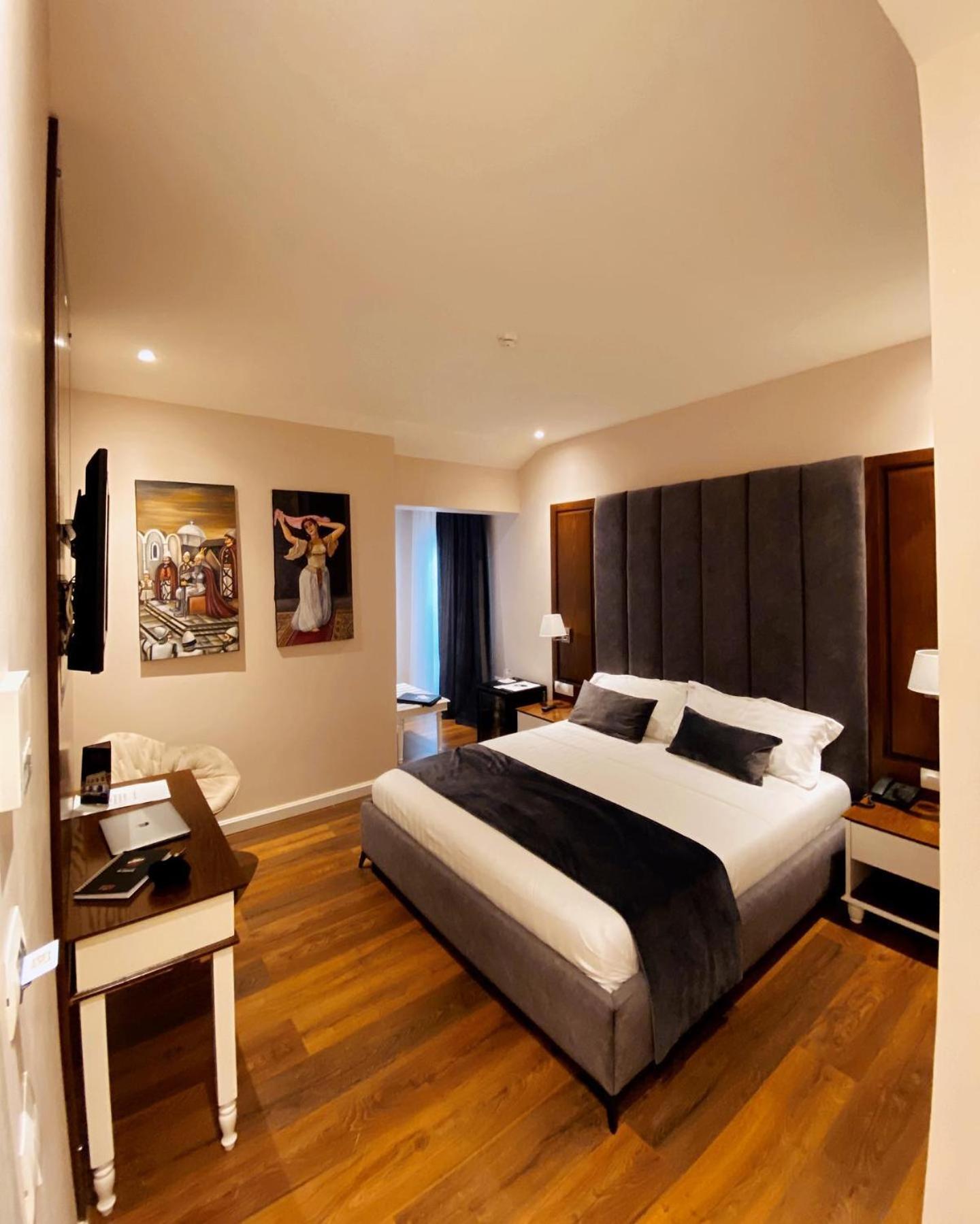 King Room with Balcony photo 2