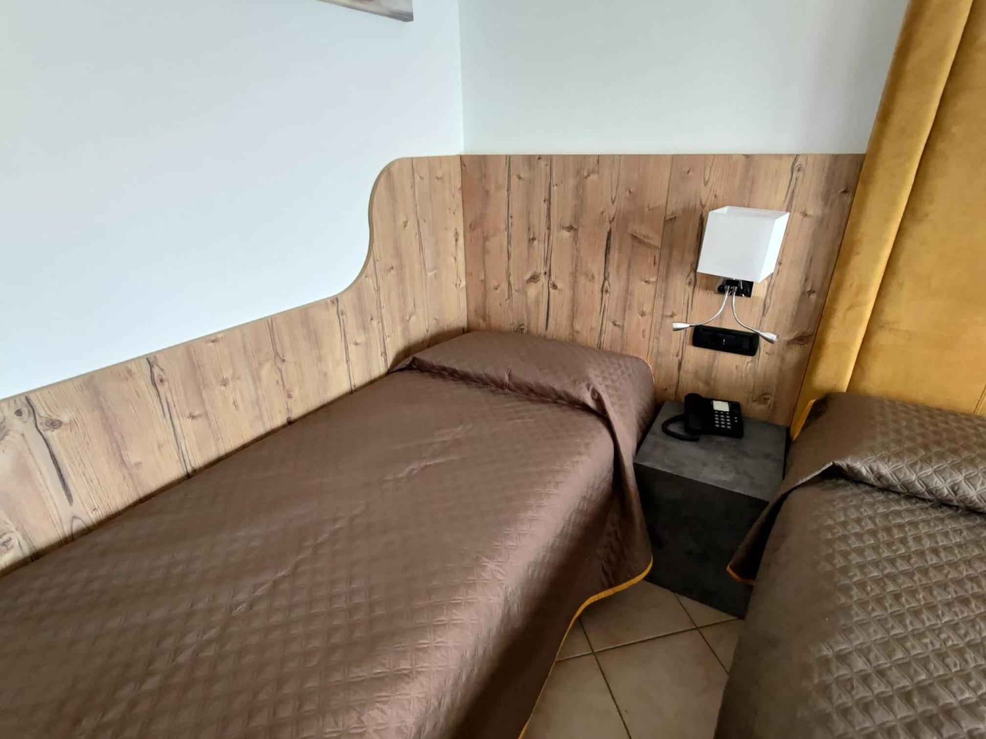 Triple Room - Photo 19