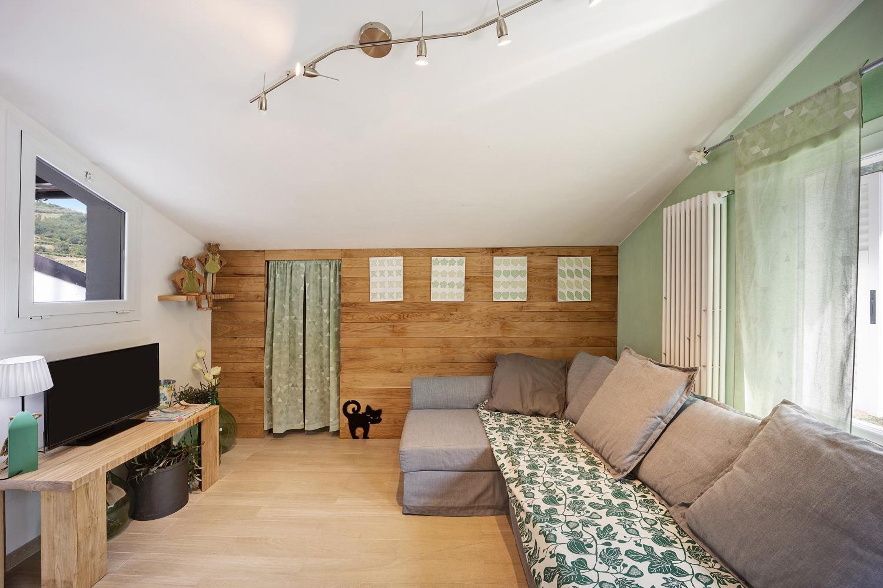 Three-Bedroom Premium Apartment with Balcony photo 1