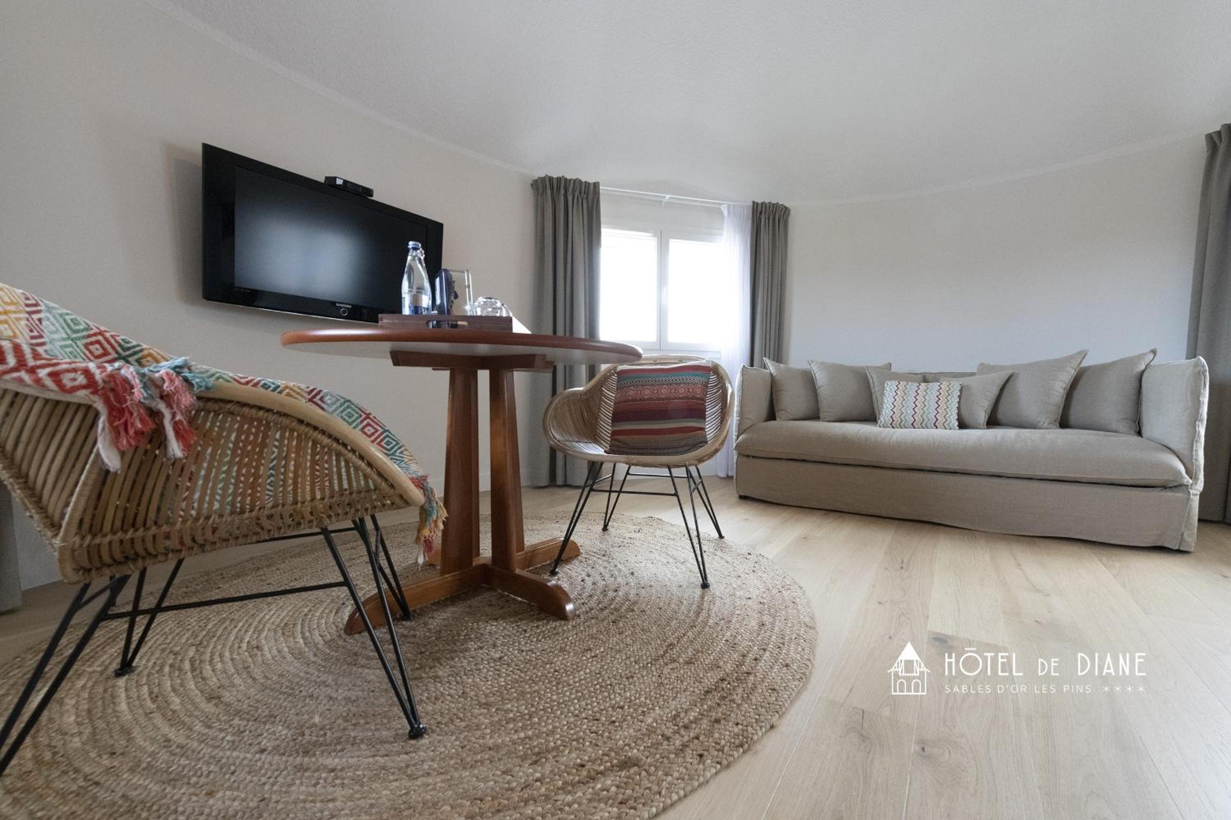 Suite - Photo 8