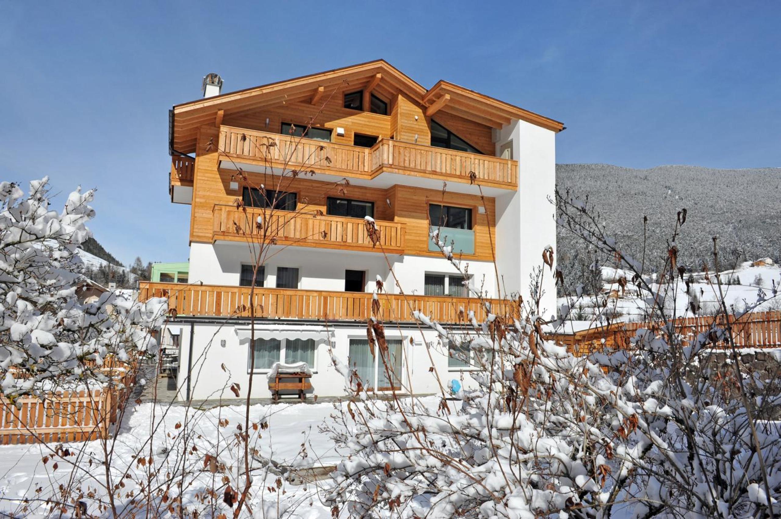 One-Bedroom Apartment with Balcony photo 2