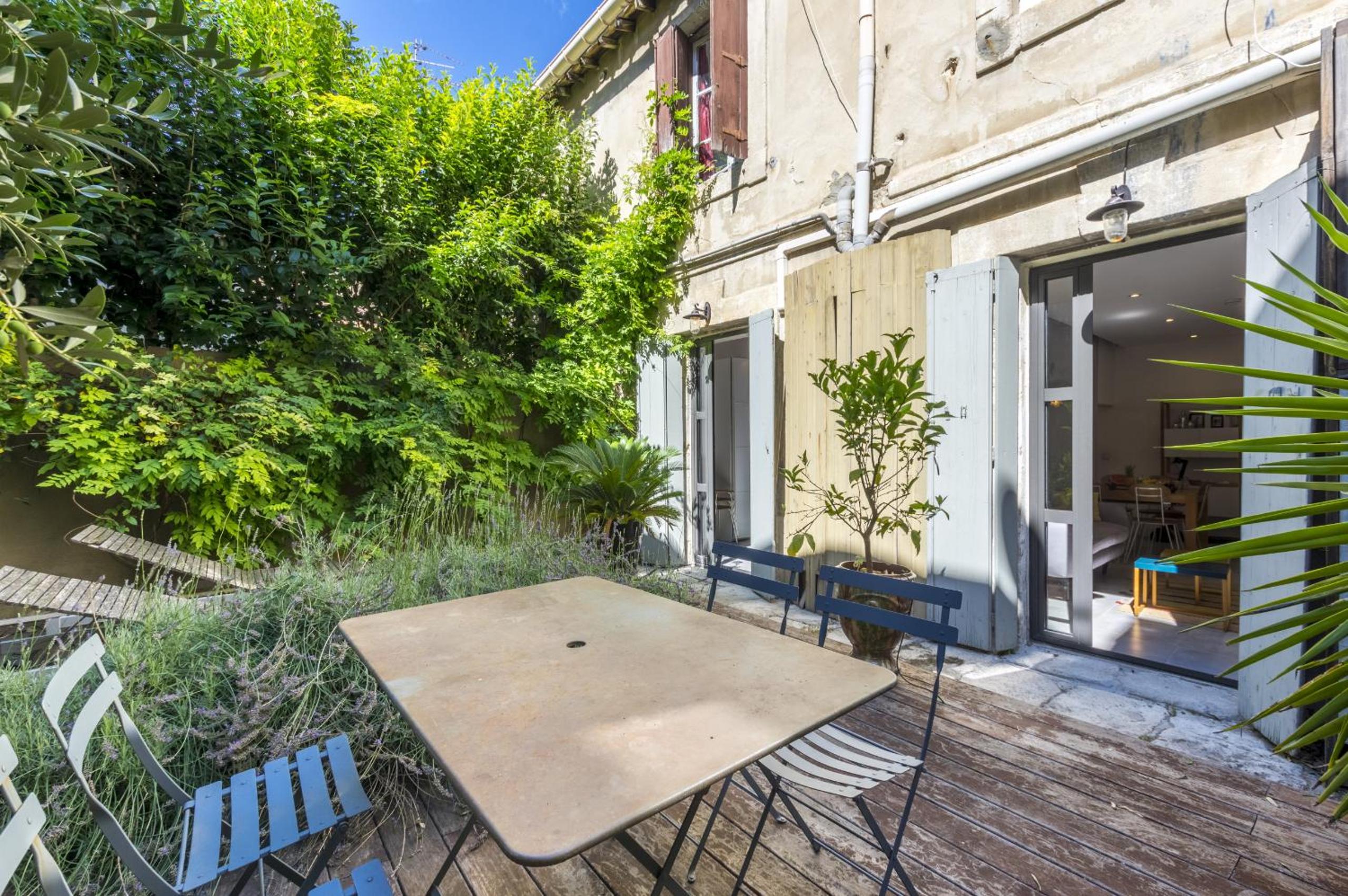 Apartment with Garden View
