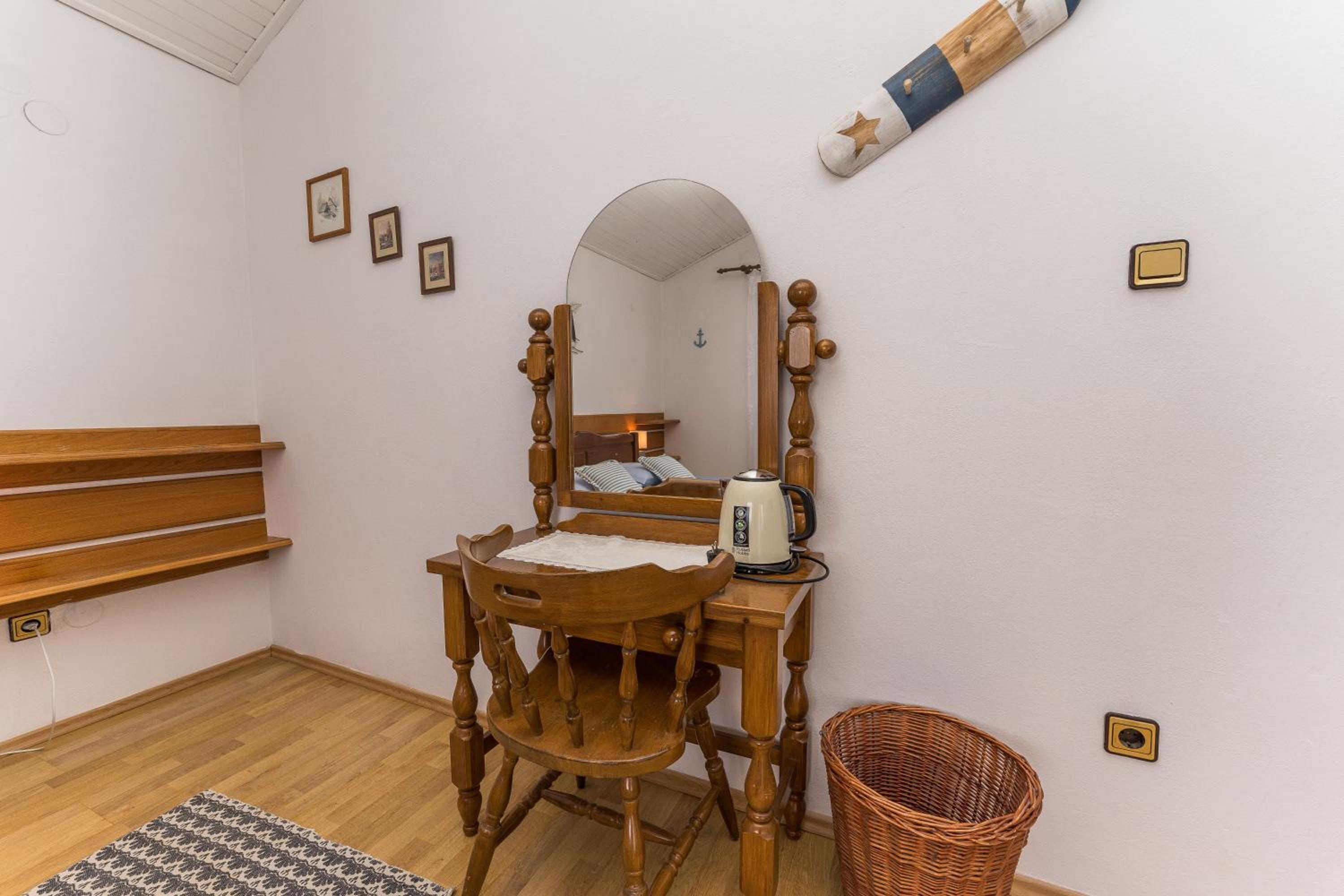 Comfort Double Room with Balcony and Sea View  (2 Adults + 1 Child) photo 3